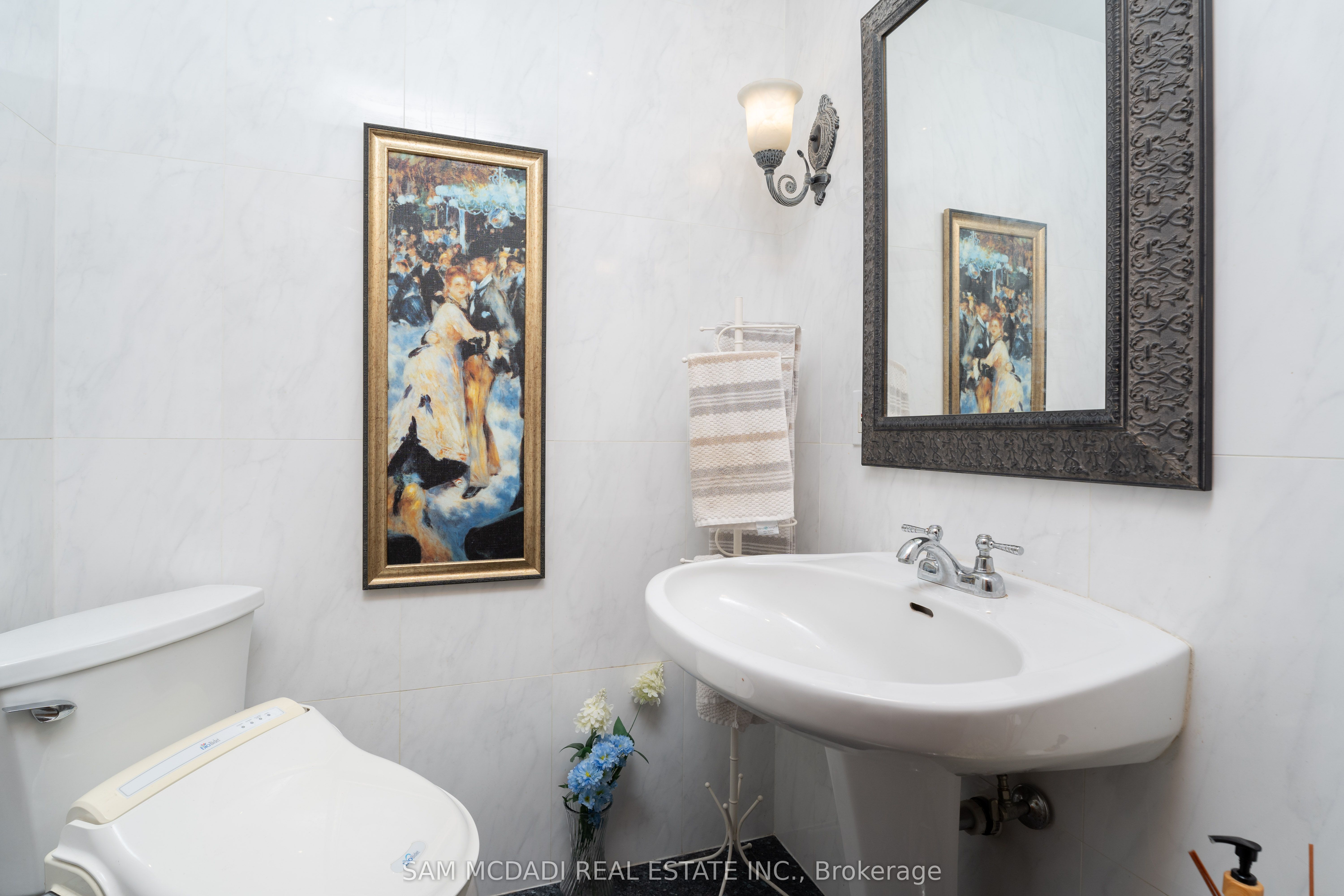 2221 Greenhurst Ave Property Photo 19