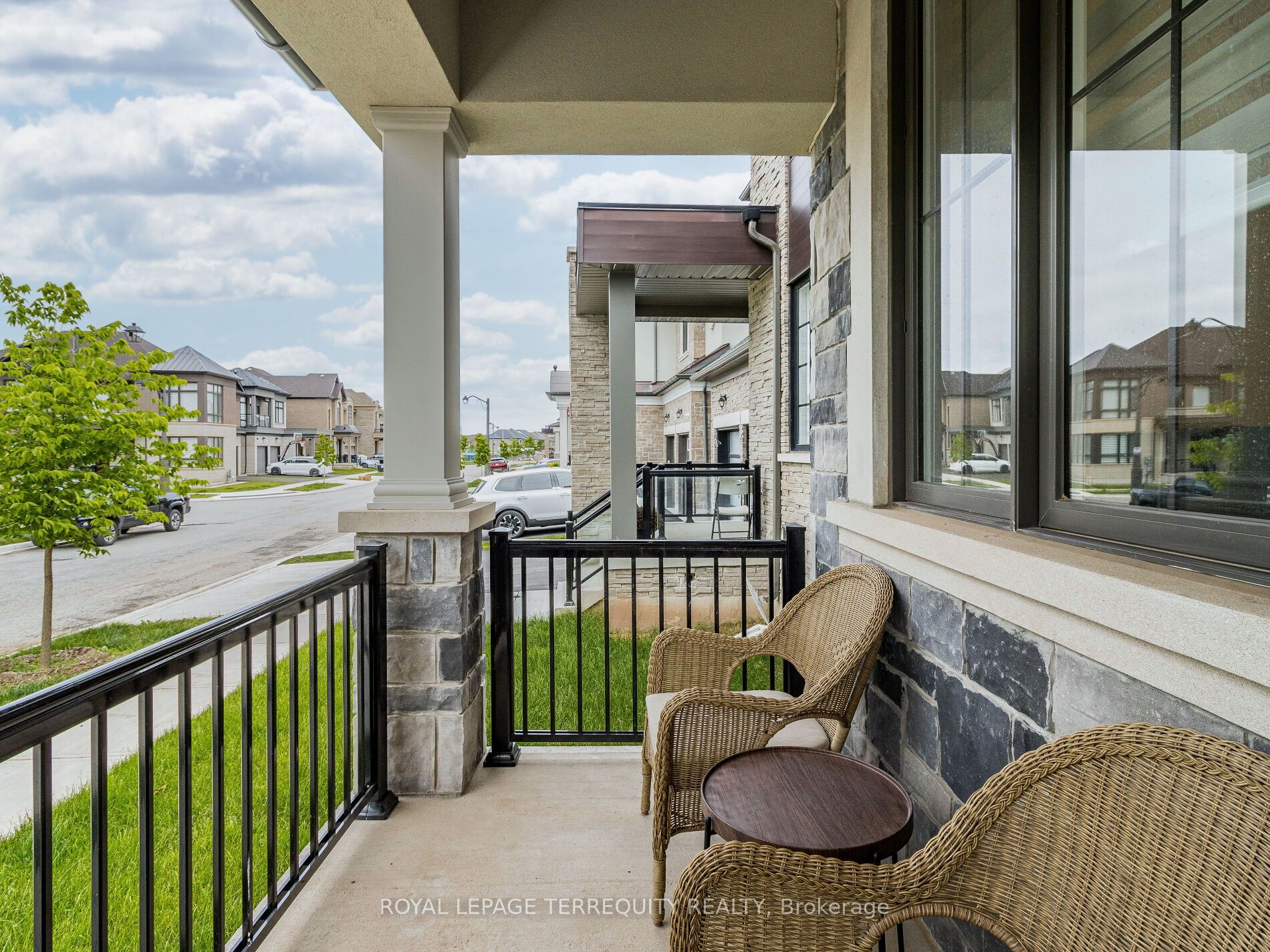 1386 Queens Plate Rd Property Photo 6