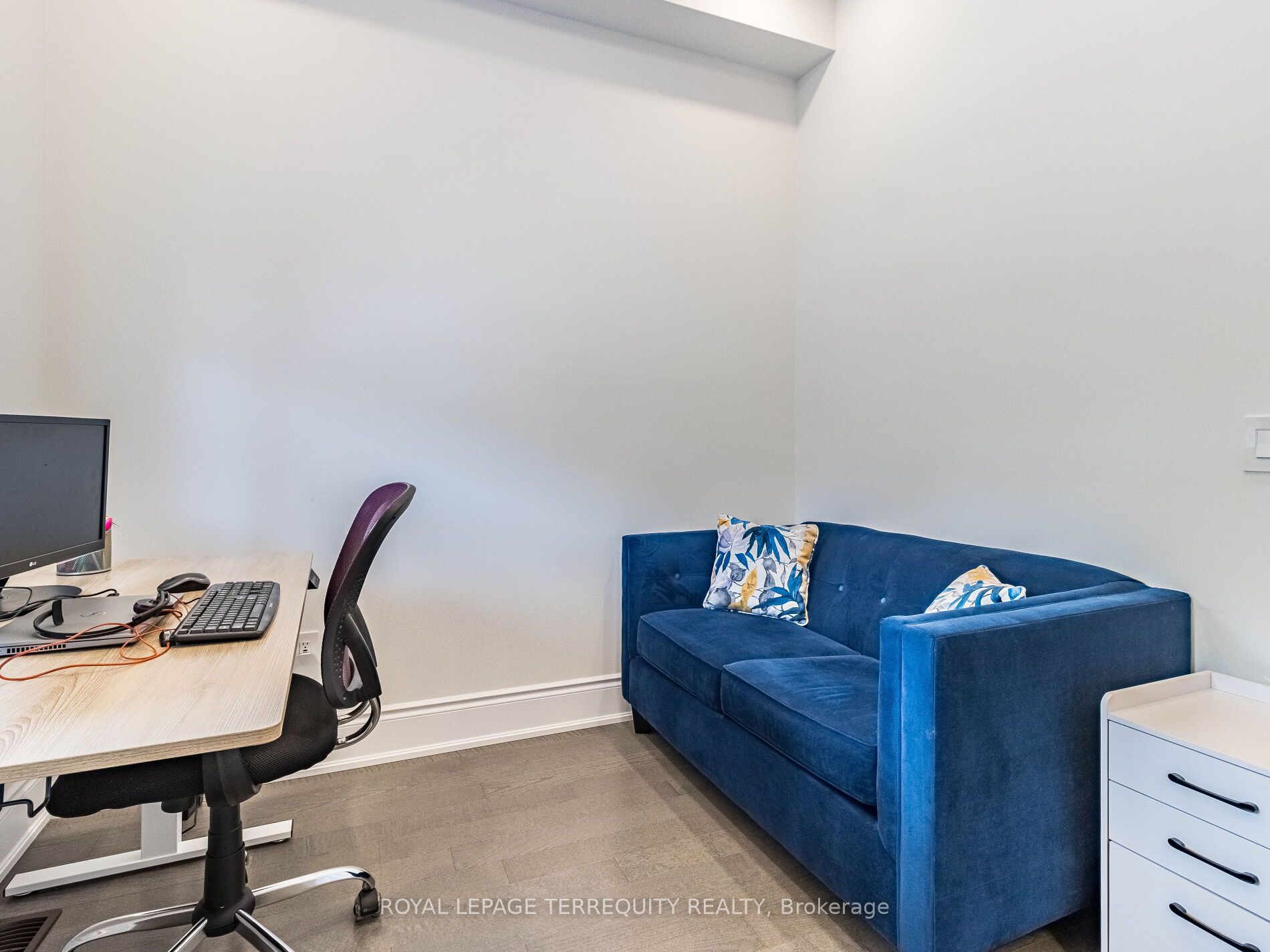 1386 Queens Plate Rd Property Photo 7