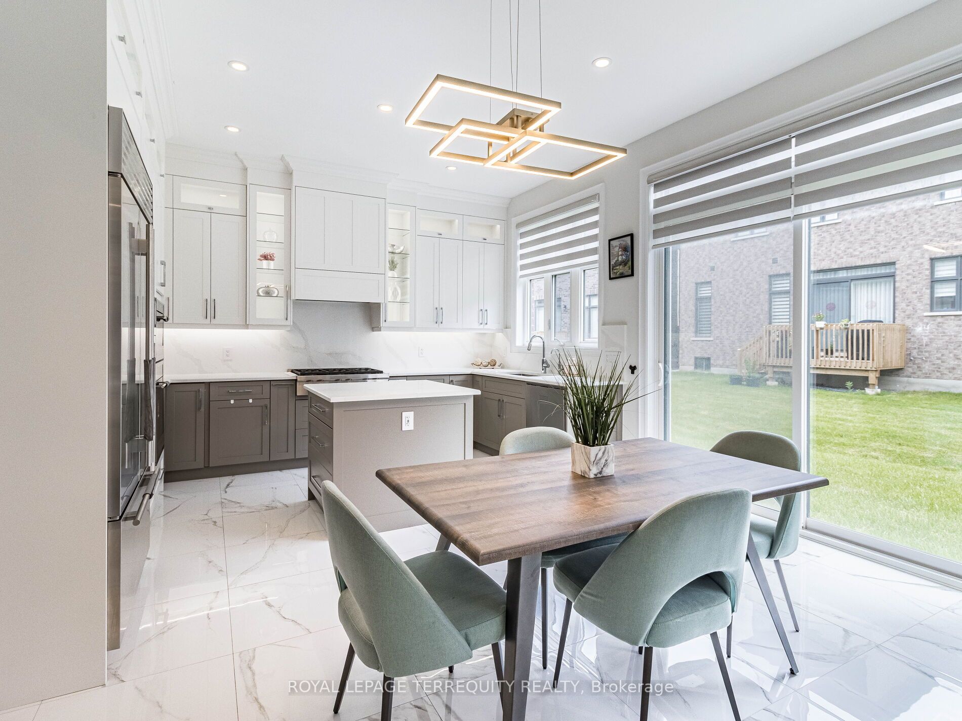 1386 Queens Plate Rd Property Photo 13