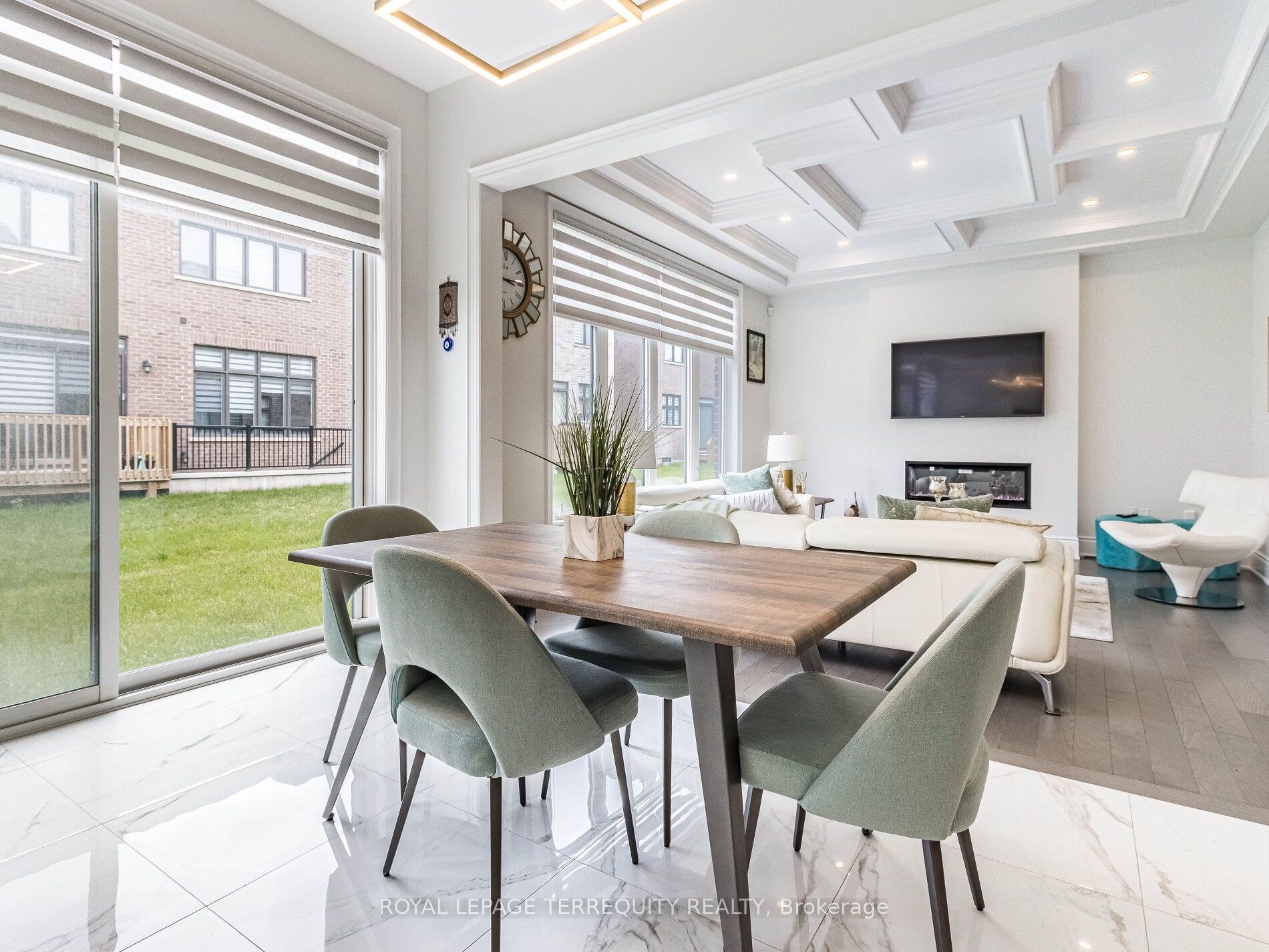 1386 Queens Plate Rd Property Photo 14
