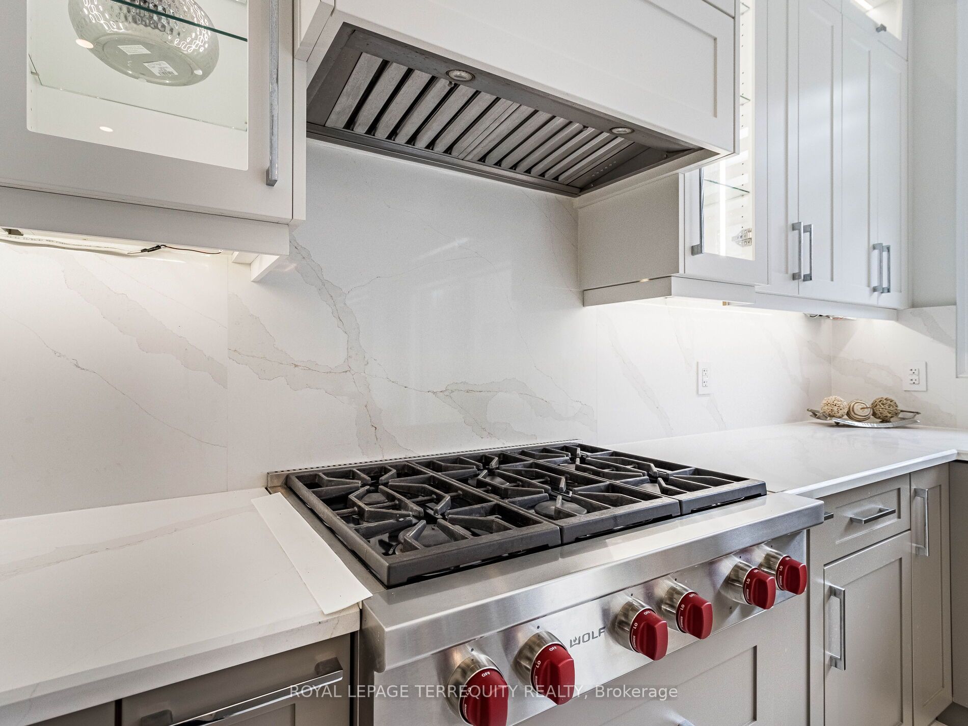 1386 Queens Plate Rd Property Photo 17