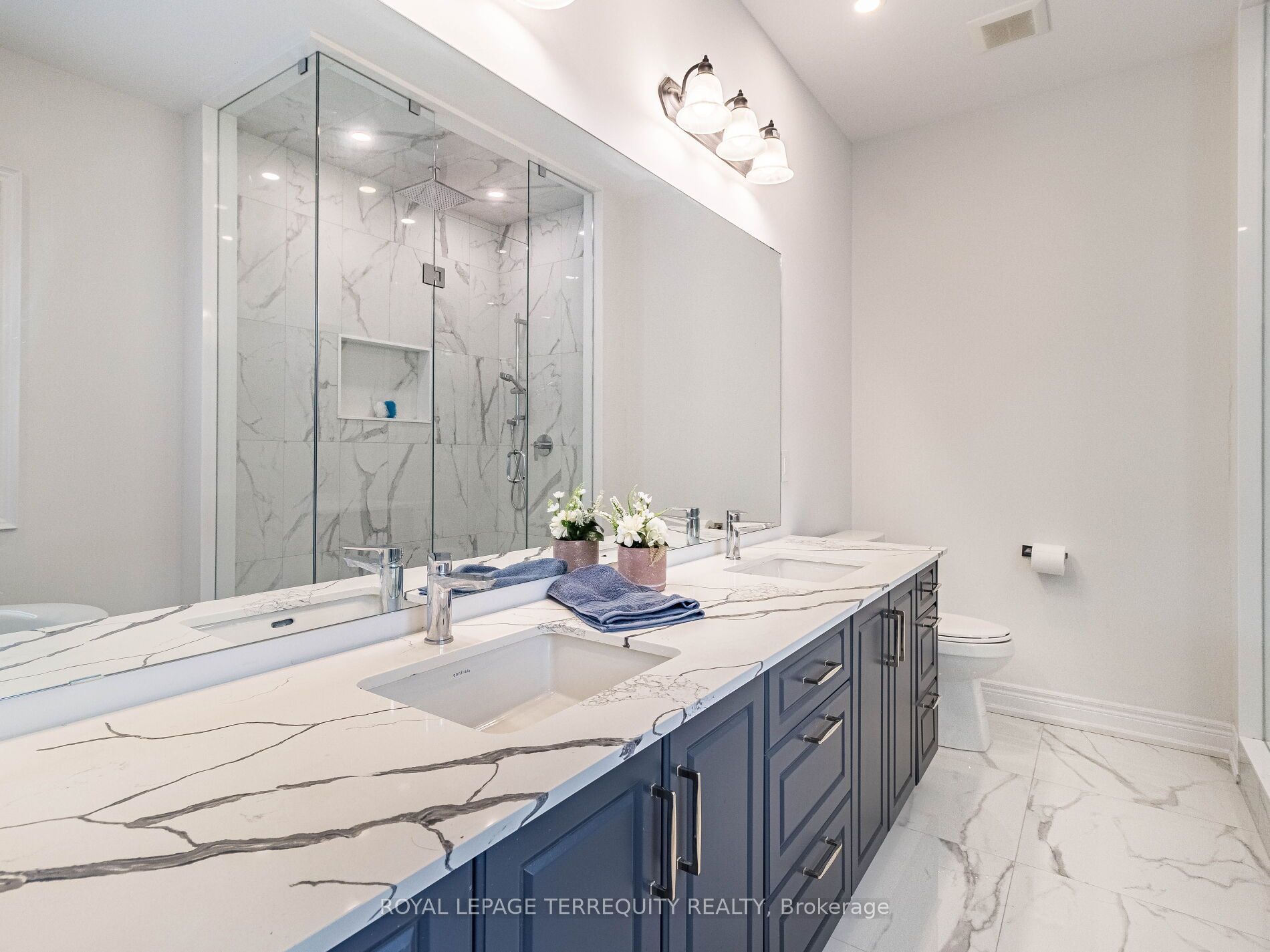 1386 Queens Plate Rd Property Photo 22