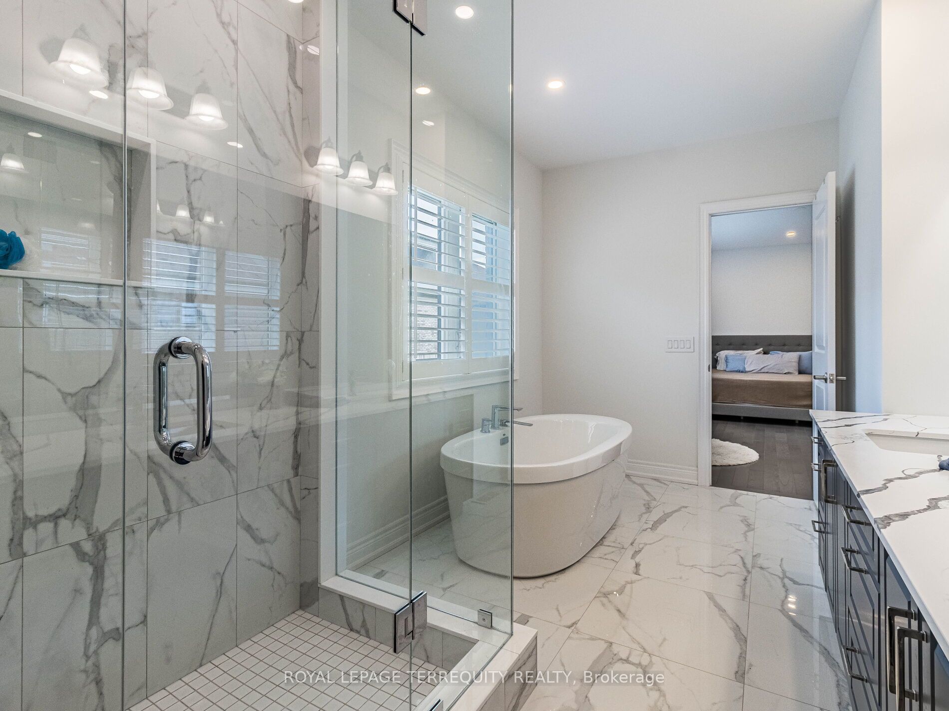 1386 Queens Plate Rd Property Photo 23