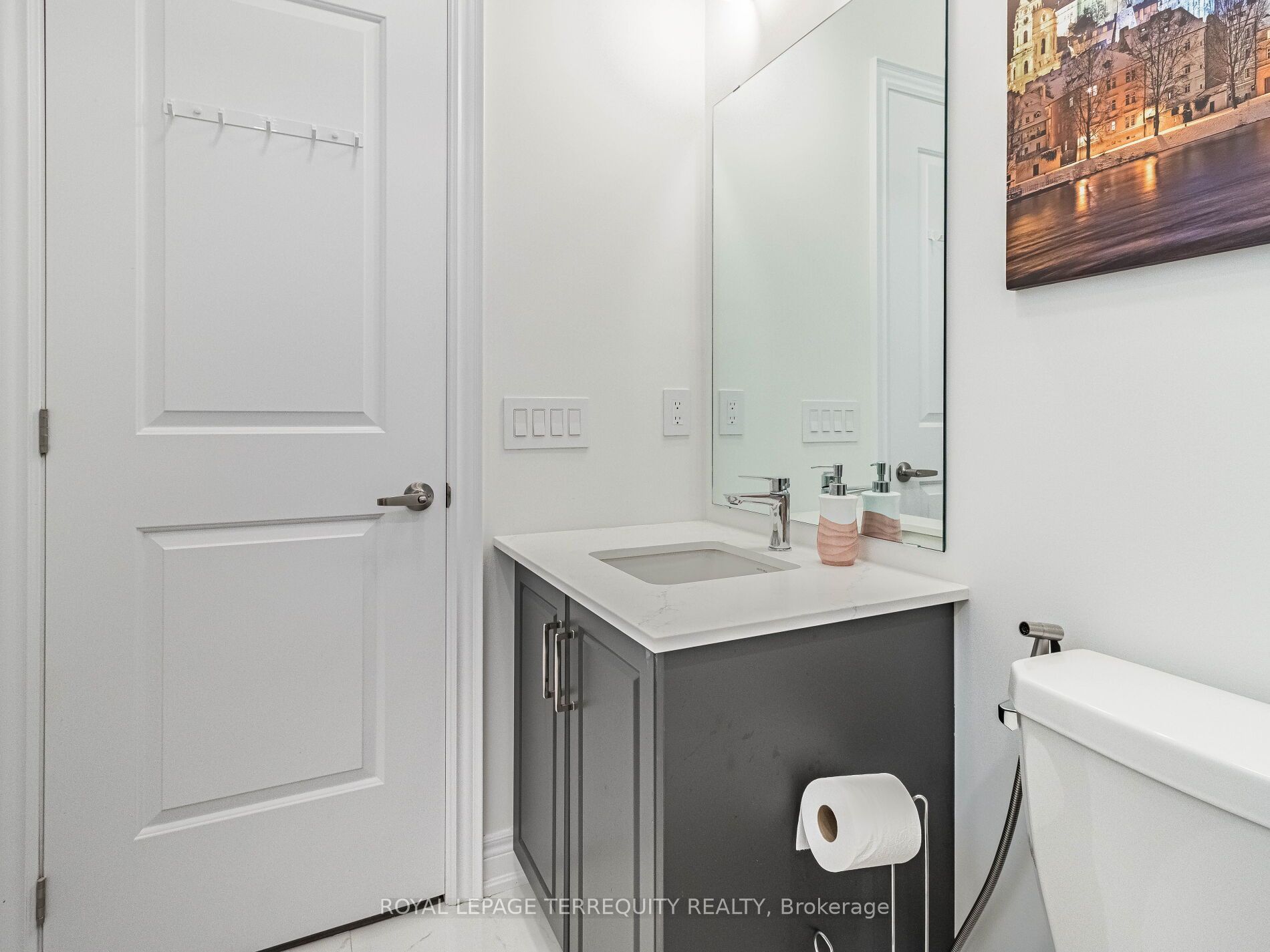 1386 Queens Plate Rd Property Photo 27