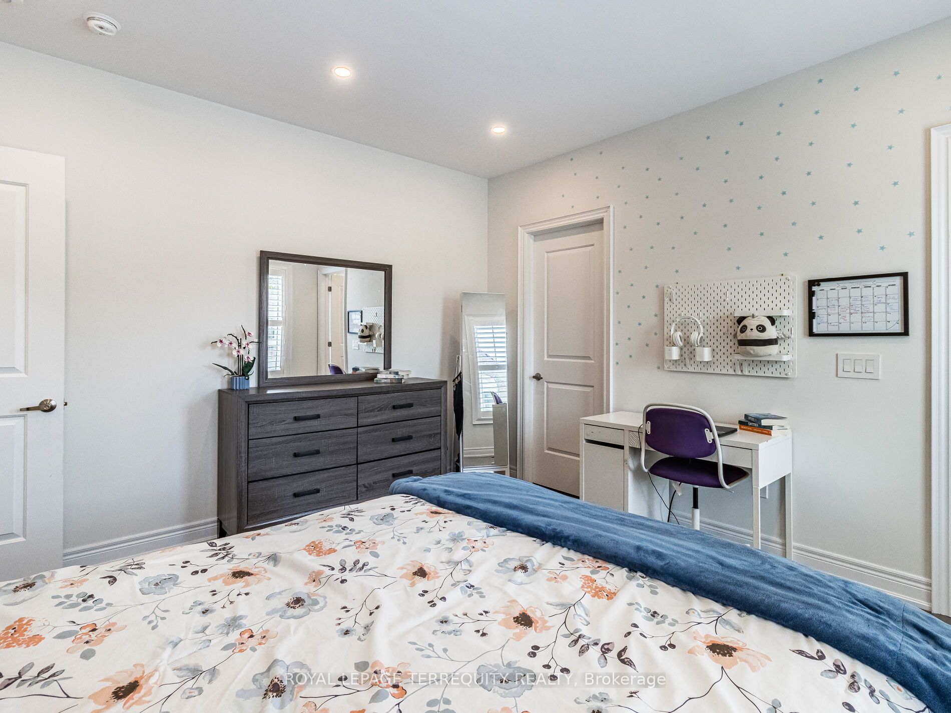 1386 Queens Plate Rd Property Photo 29