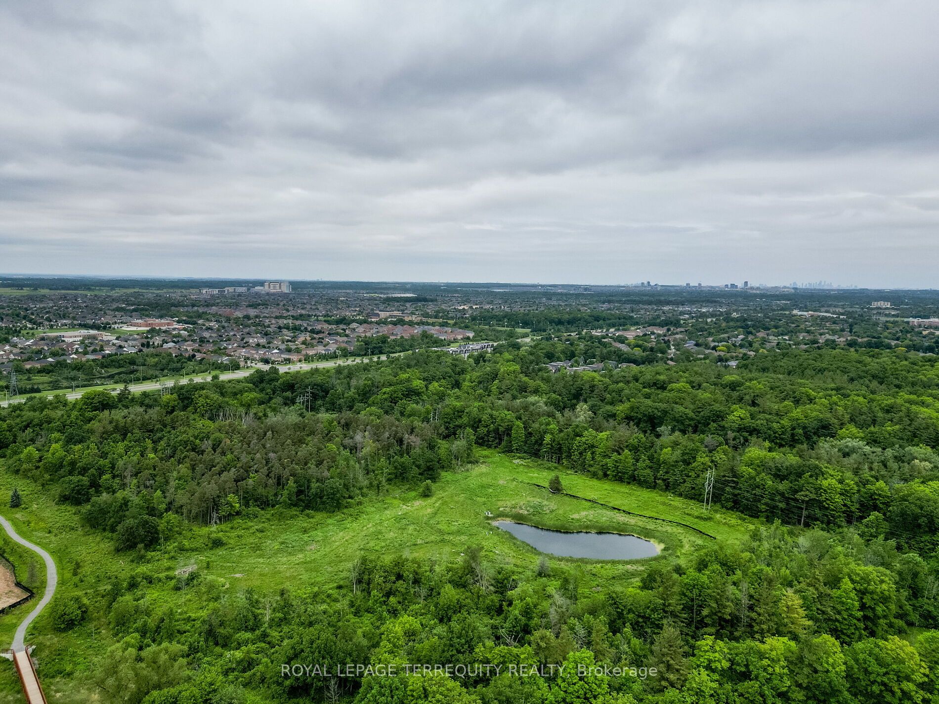 1386 Queens Plate Rd Property Photo 35