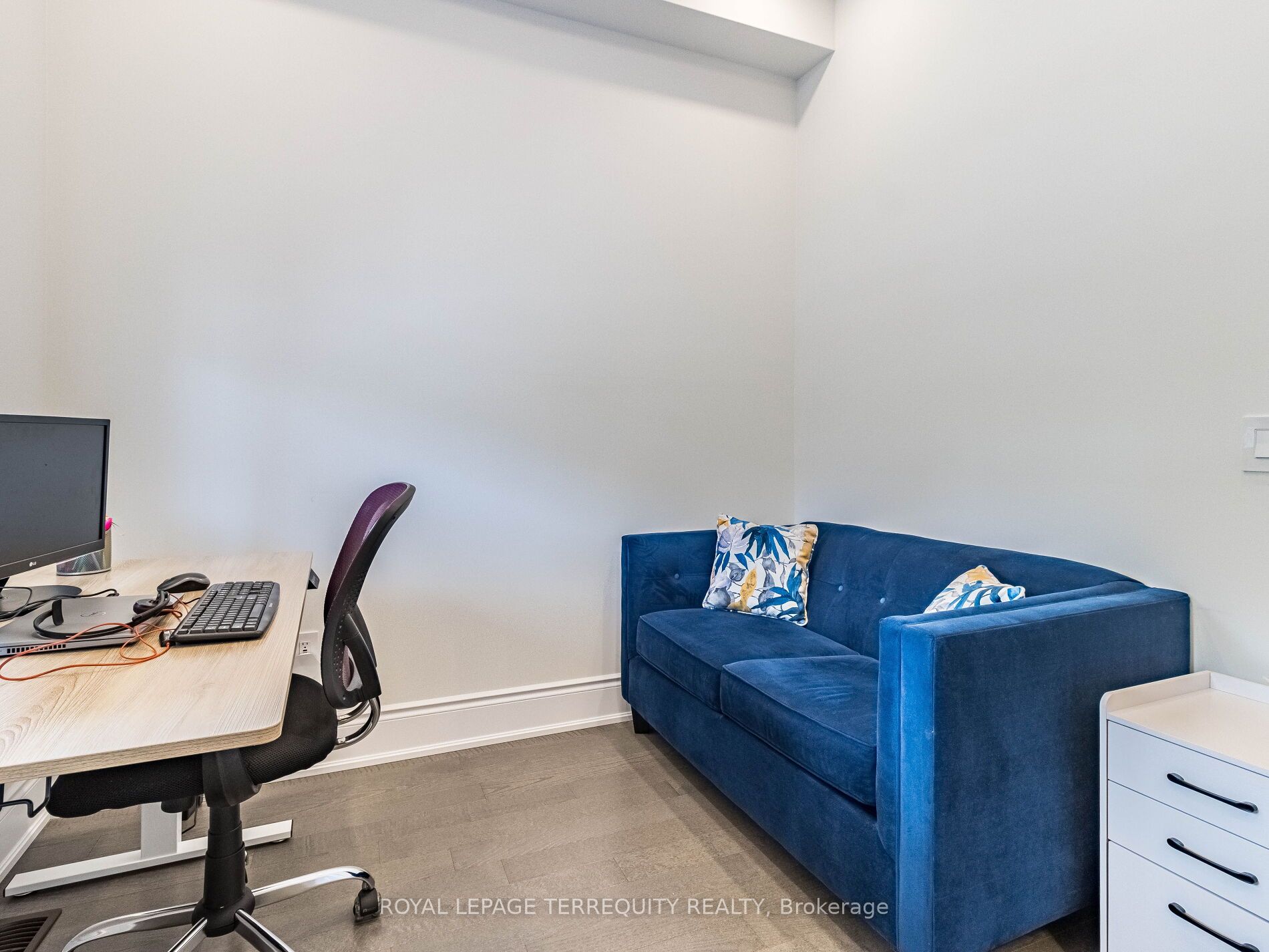 1386 Queens Plate Road Property Photo 7