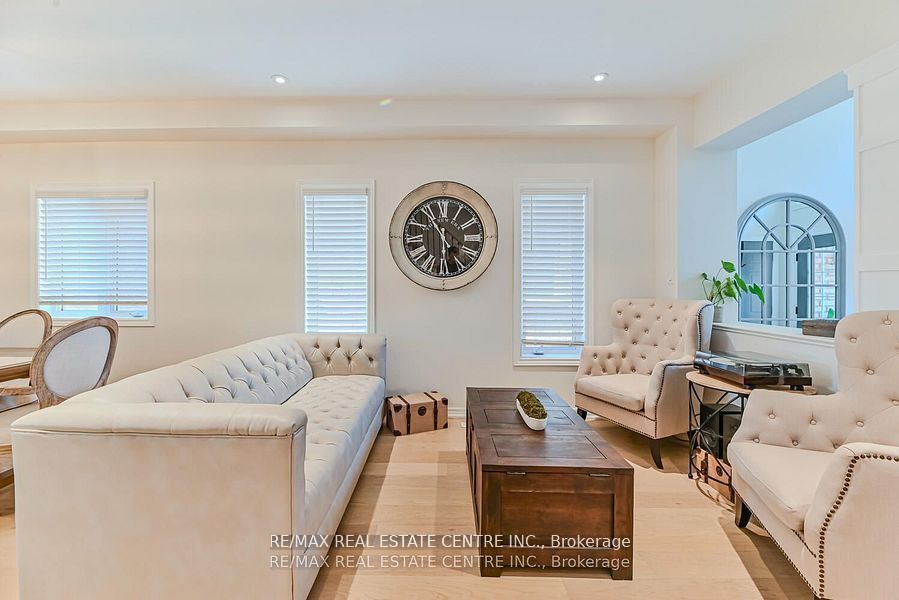 2498 Longridge Crescent Property Photo 8