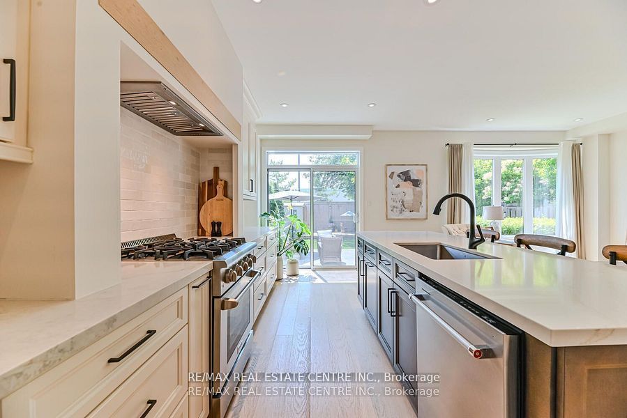 2498 Longridge Crescent Property Photo 11