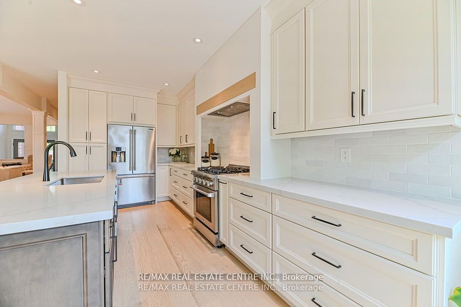 2498 Longridge Crescent Property Photo 12