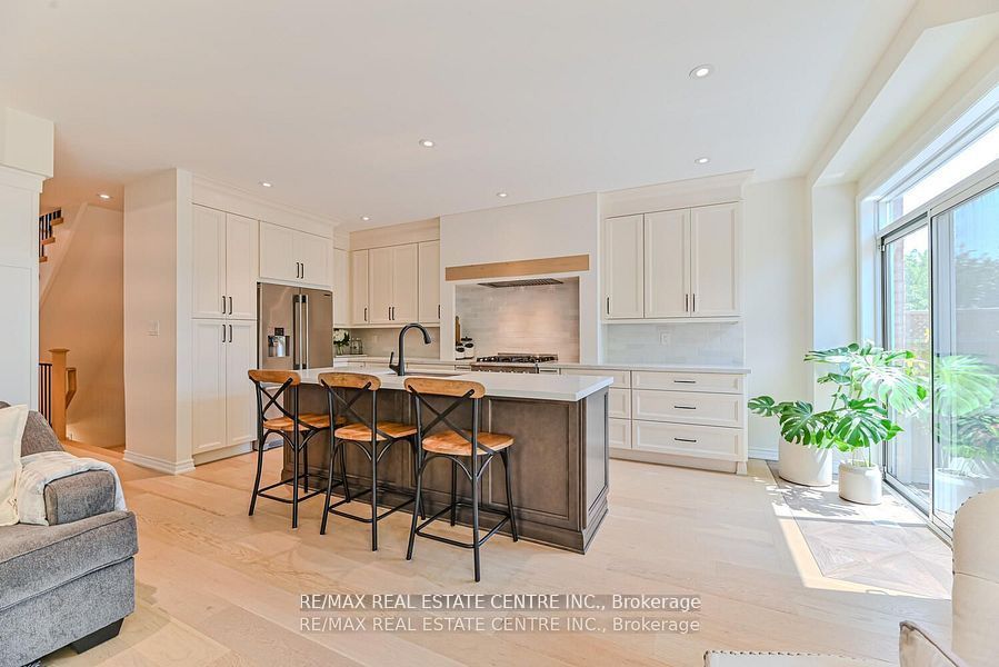 2498 Longridge Crescent Property Photo 14