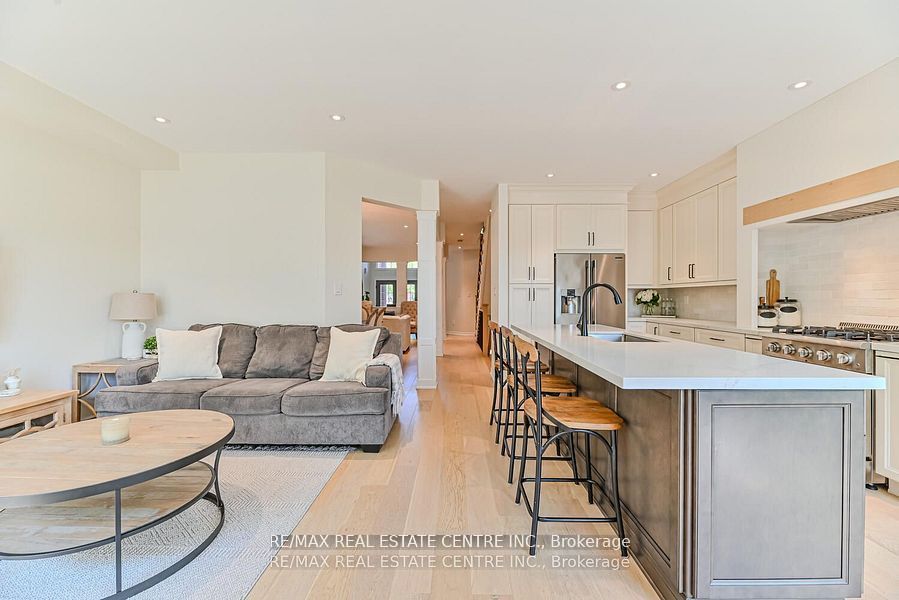 2498 Longridge Crescent Property Photo 15