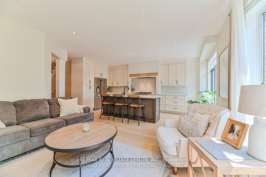 2498 Longridge Crescent Property Photo 18