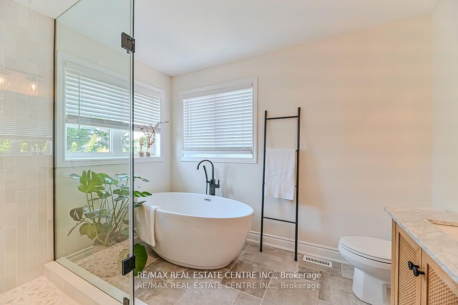 2498 Longridge Crescent Property Photo 22