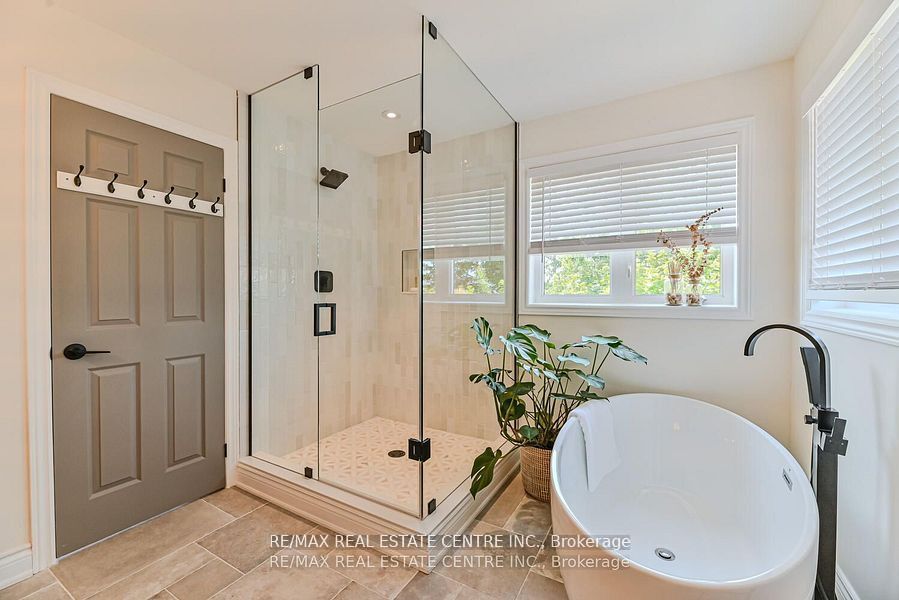 2498 Longridge Crescent Property Photo 23