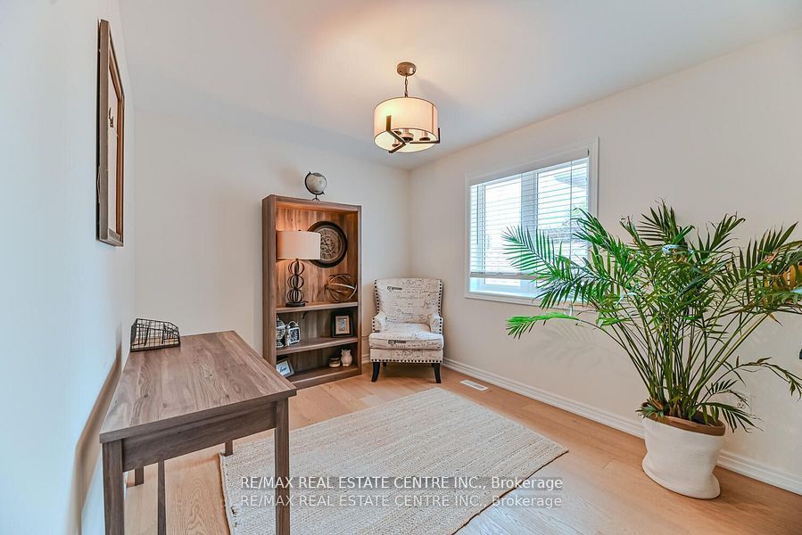 2498 Longridge Crescent Property Photo 24