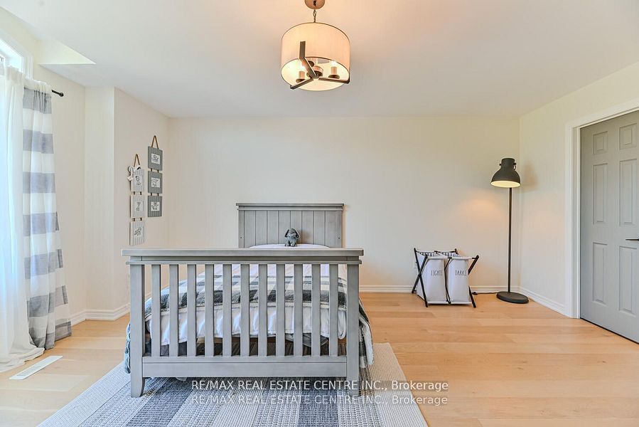 2498 Longridge Crescent Property Photo 27