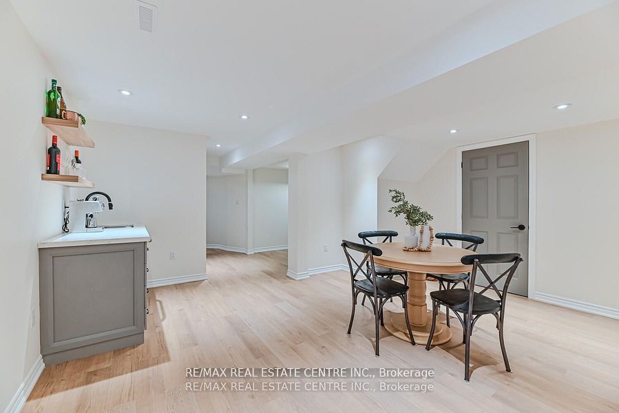 2498 Longridge Crescent Property Photo 33