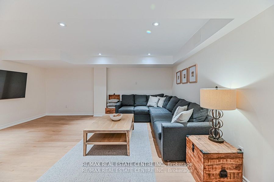 2498 Longridge Crescent Property Photo 35