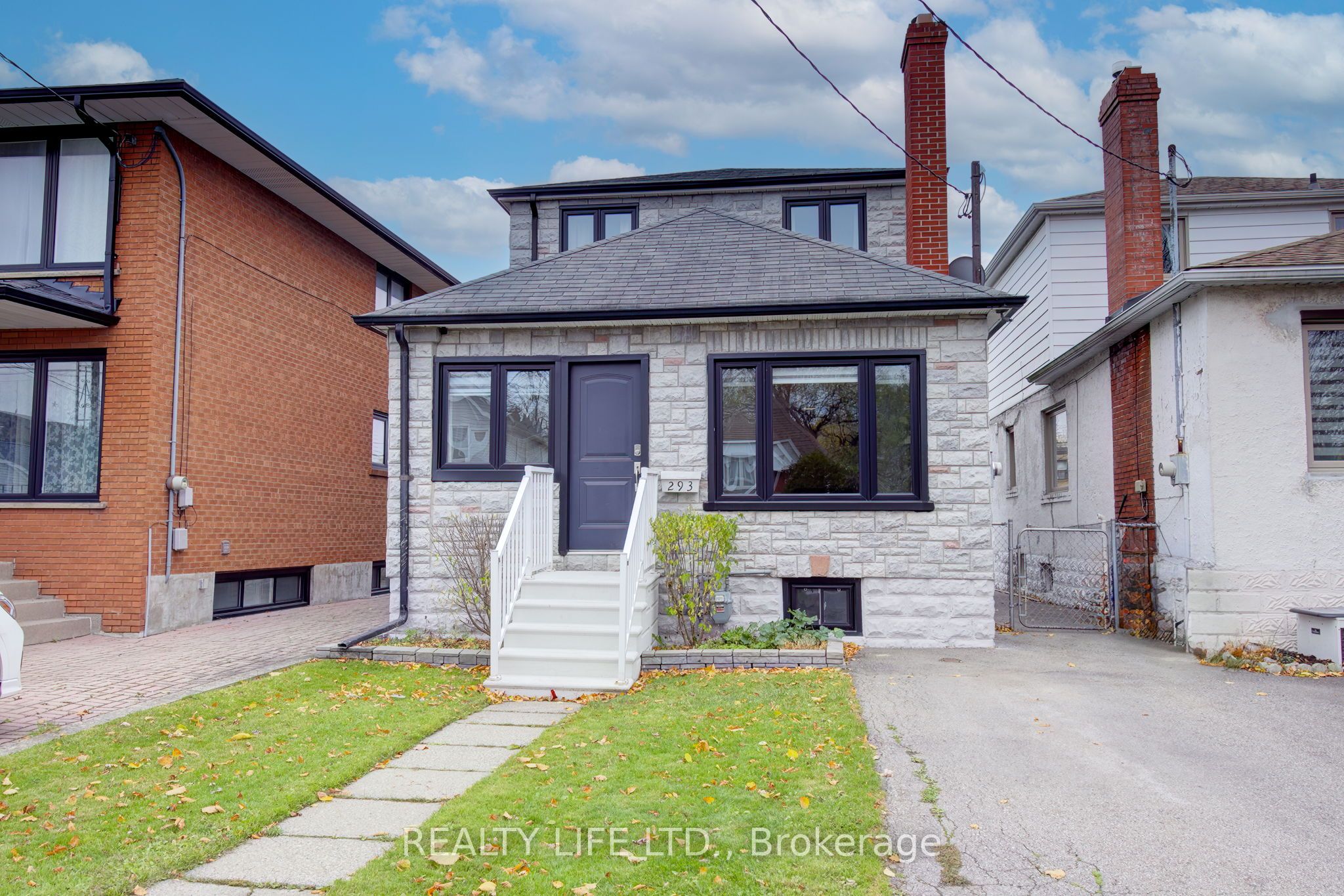293 Melrose Street Property Photo 2