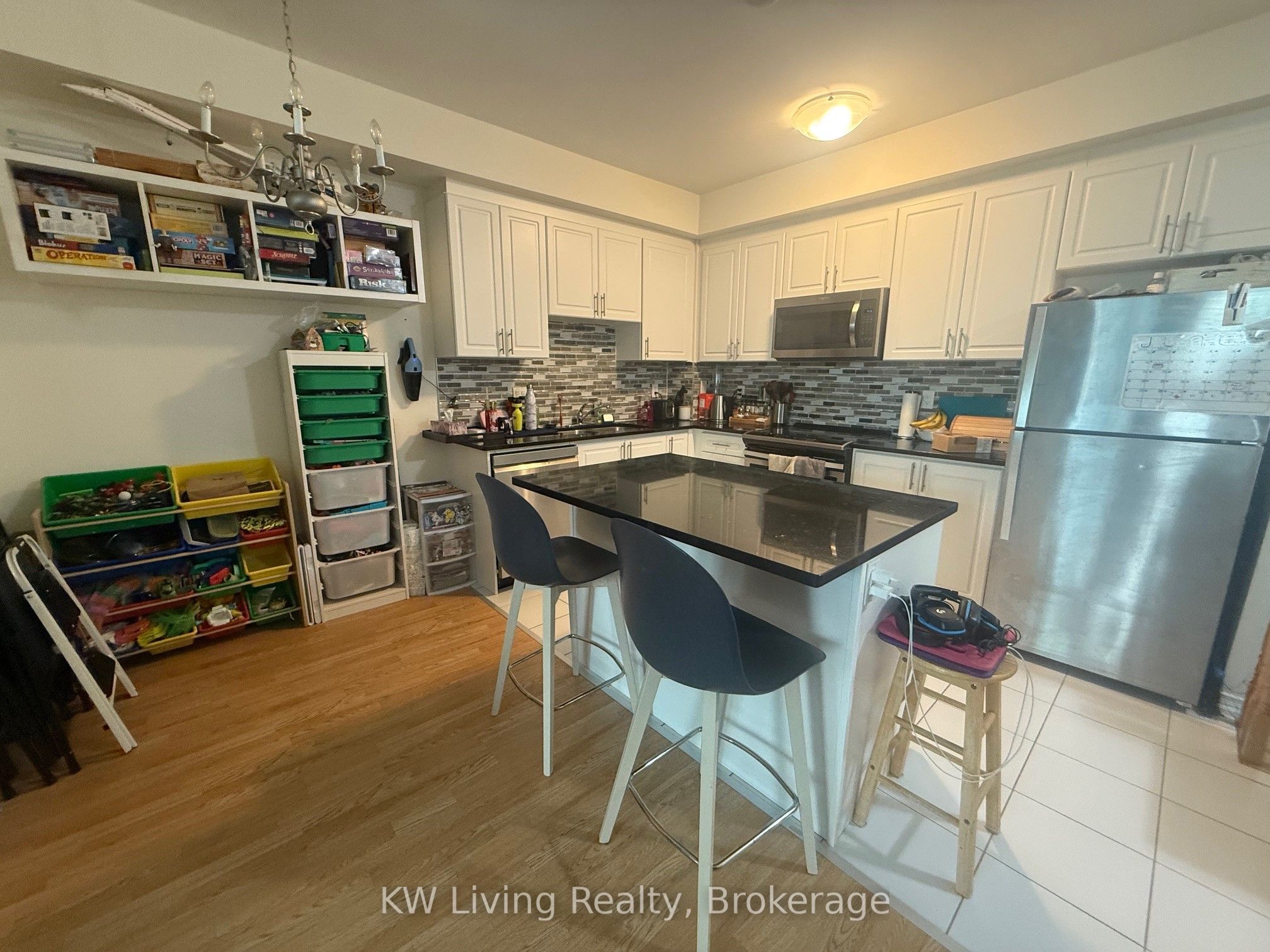 #125 - 19 Applewood Lane Property Photo 4