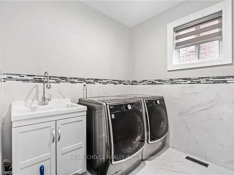 3722 Densbury Dr Property Photo 17