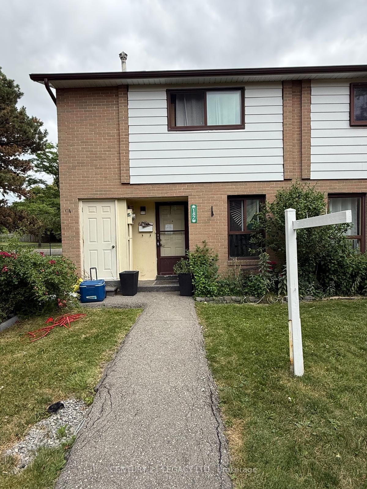 157 Fleetwood Crescent Property Photo 1