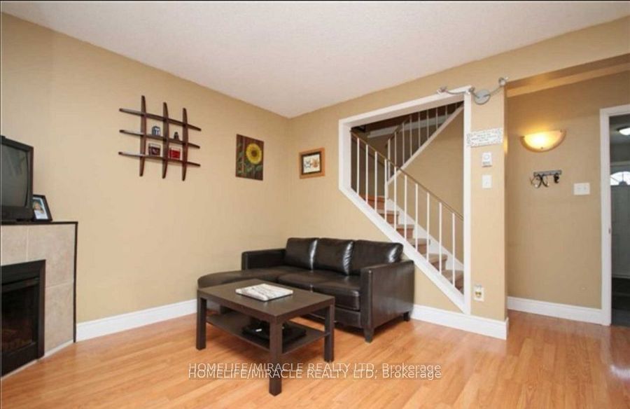 #upper - 41 Hindquarter Court Property Photo 1
