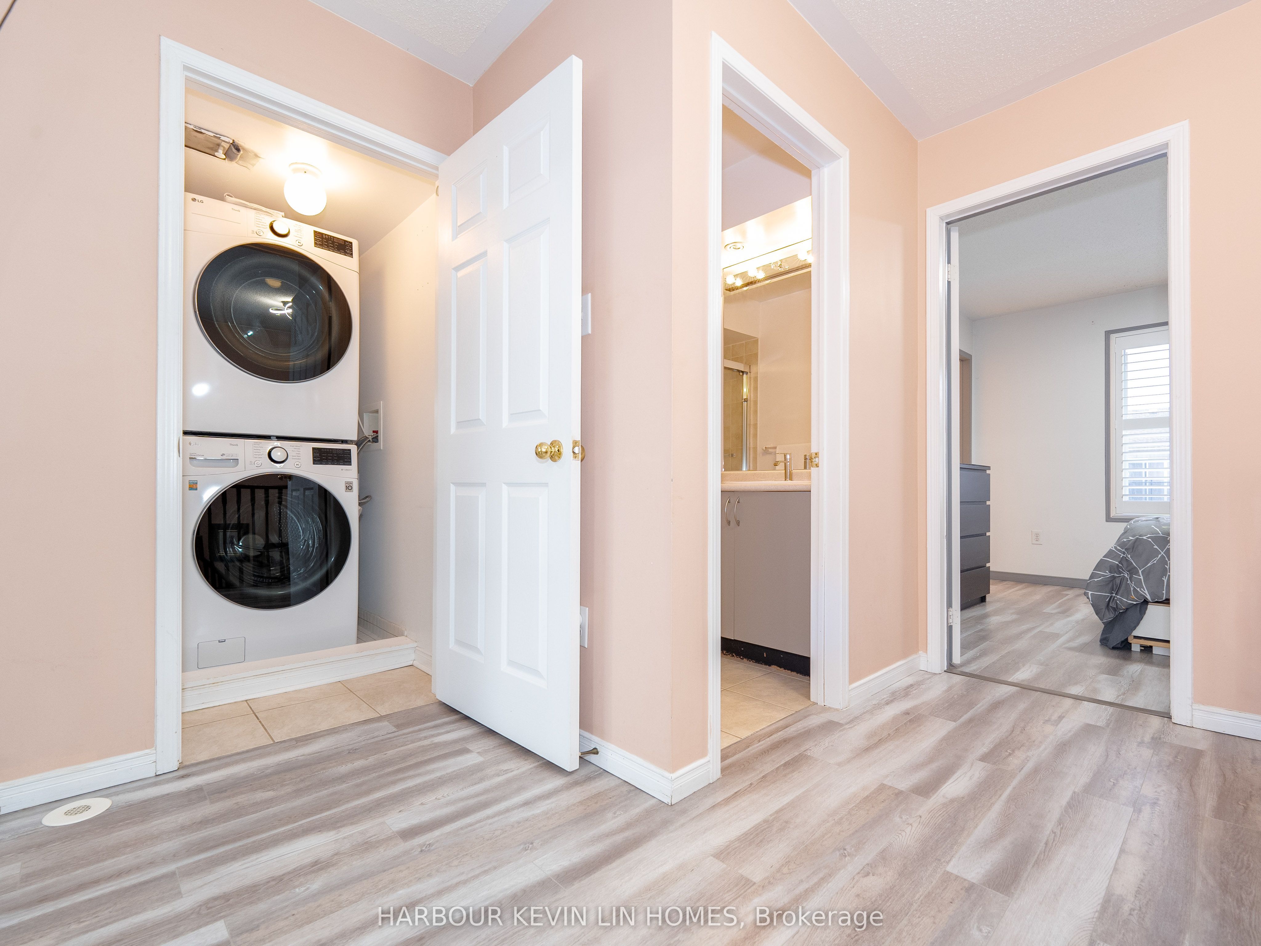 4975 Southampton Dr Property Photo 25