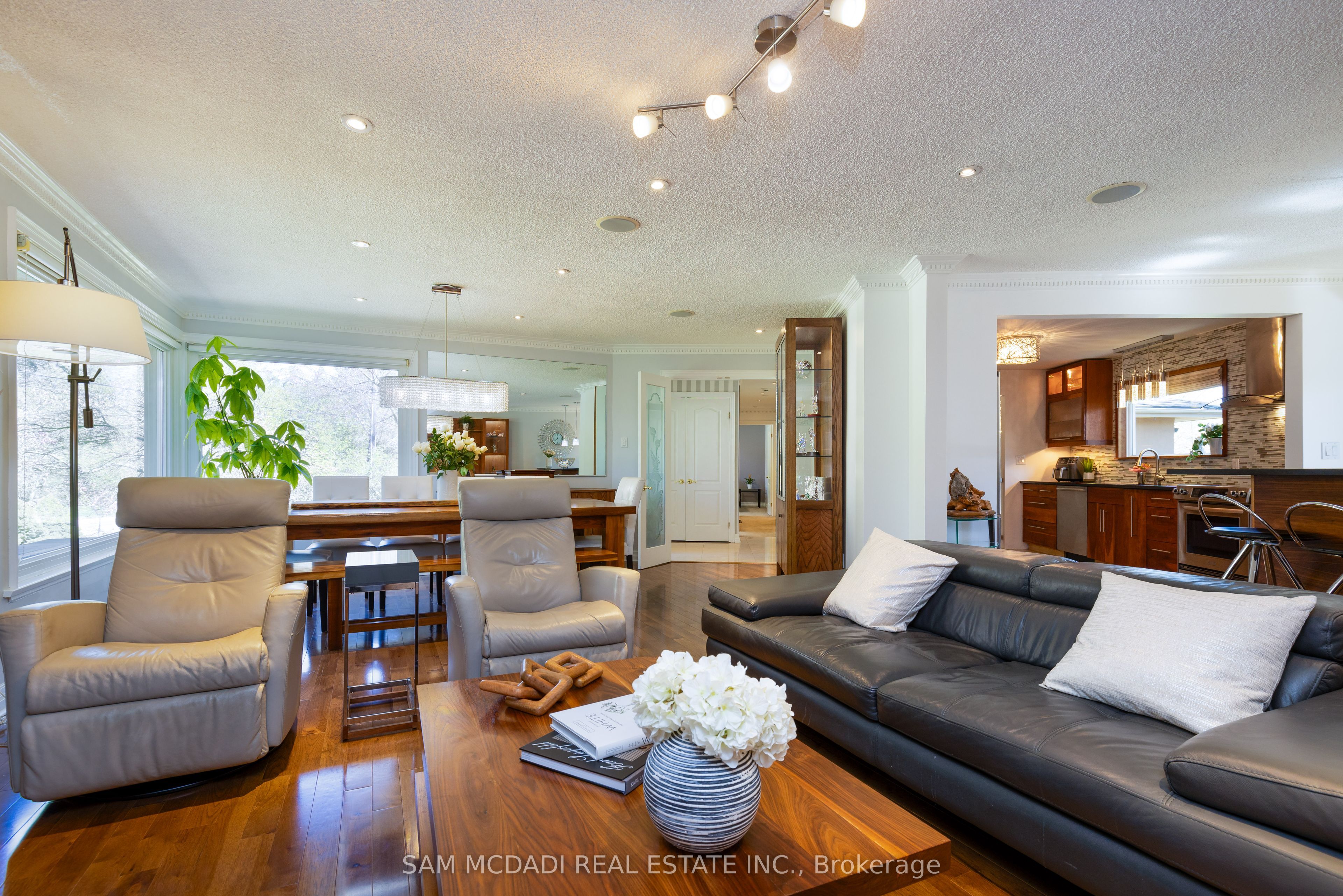 2196 Mississauga Rd Property Photo 12