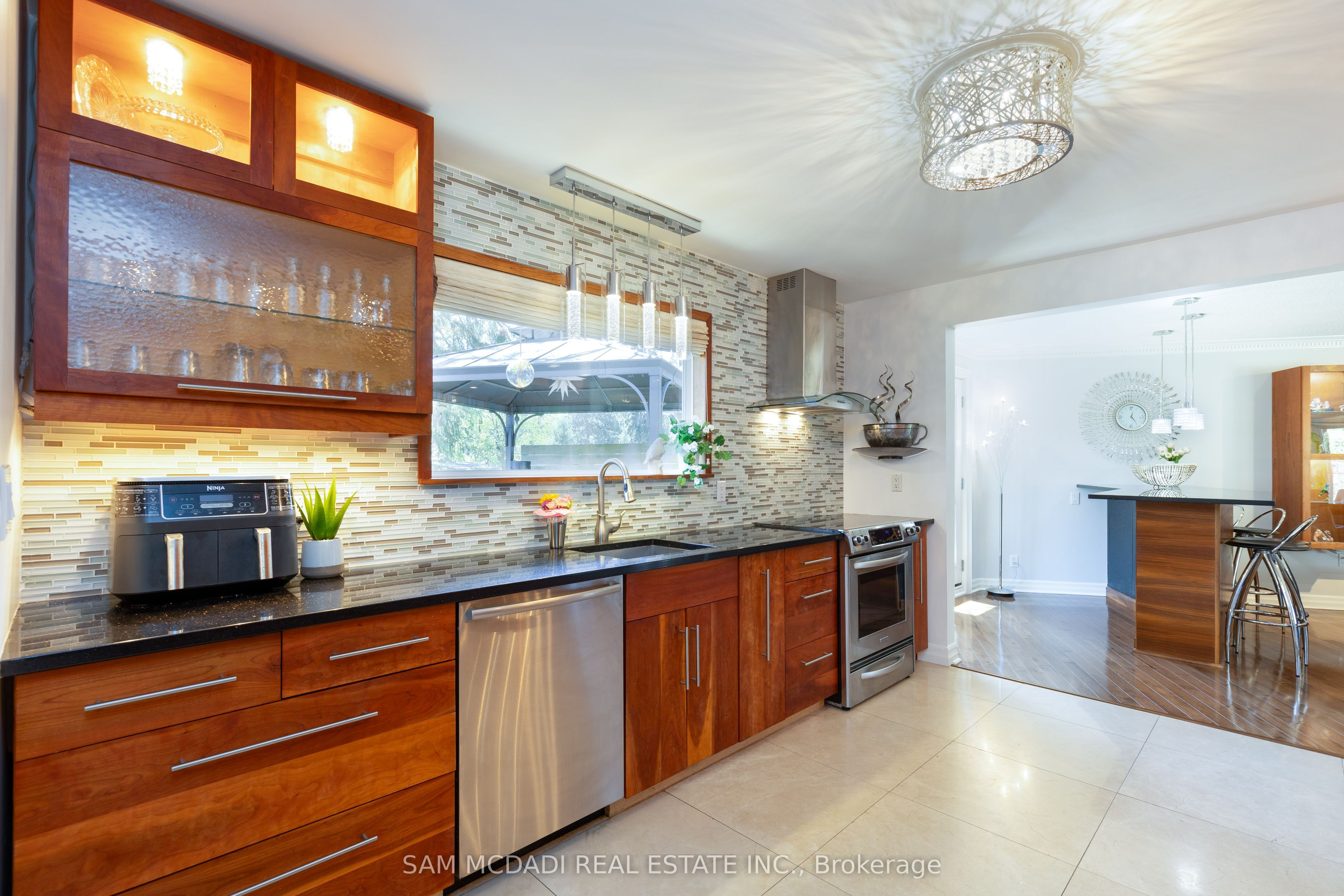 2196 Mississauga Rd Property Photo 15