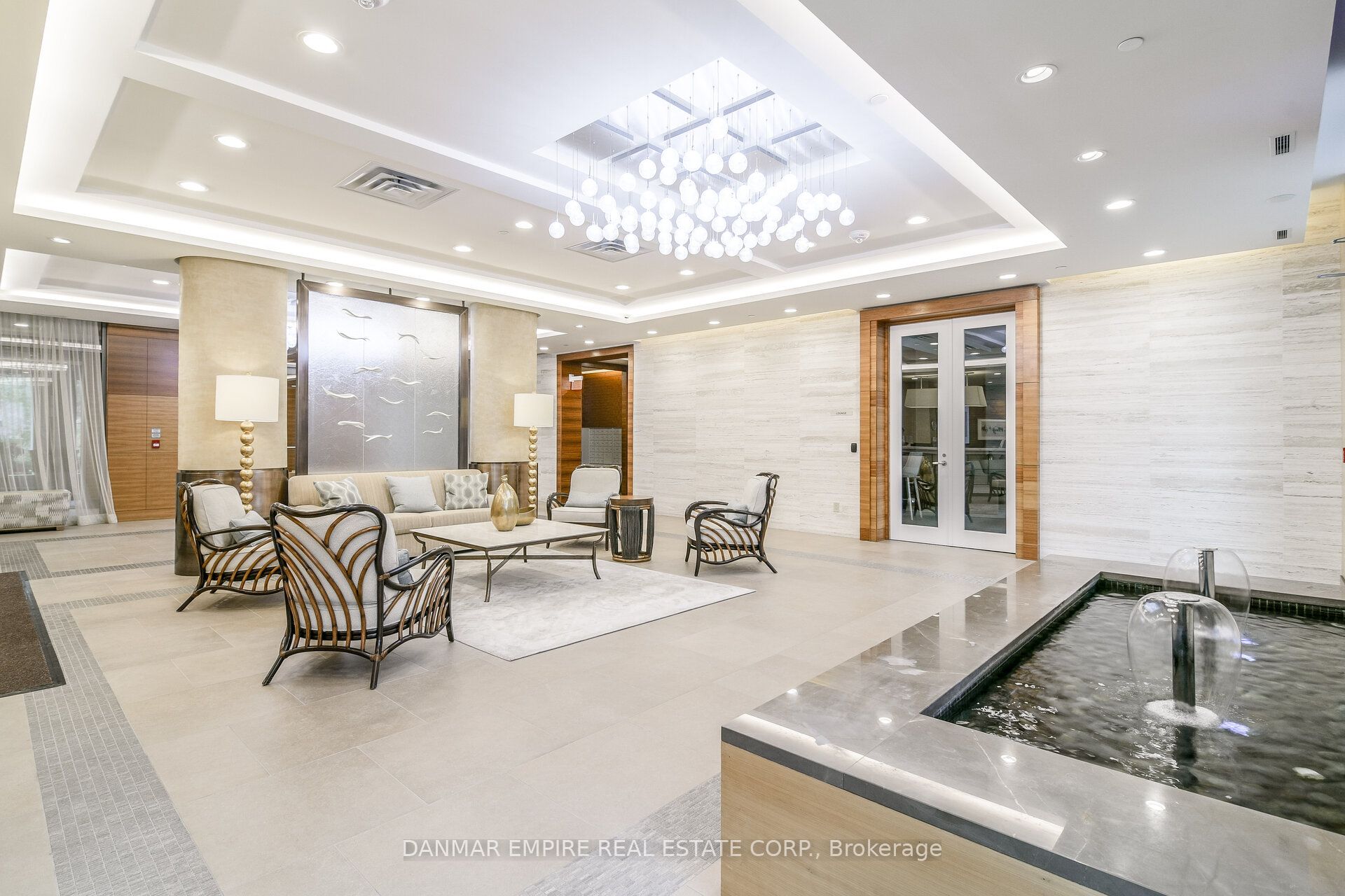 #604 - 3500 Lakeshore Road Property Photo 2