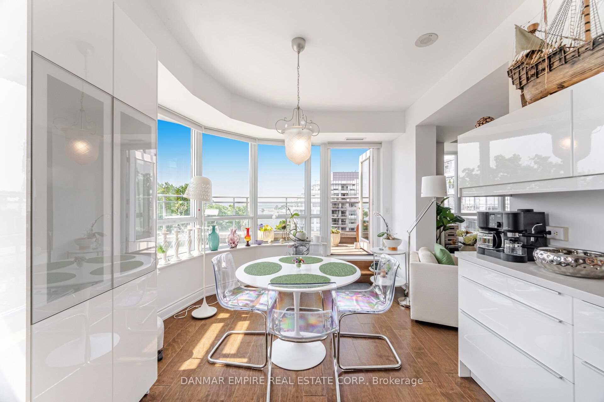 #604 - 3500 Lakeshore Road Property Photo 10