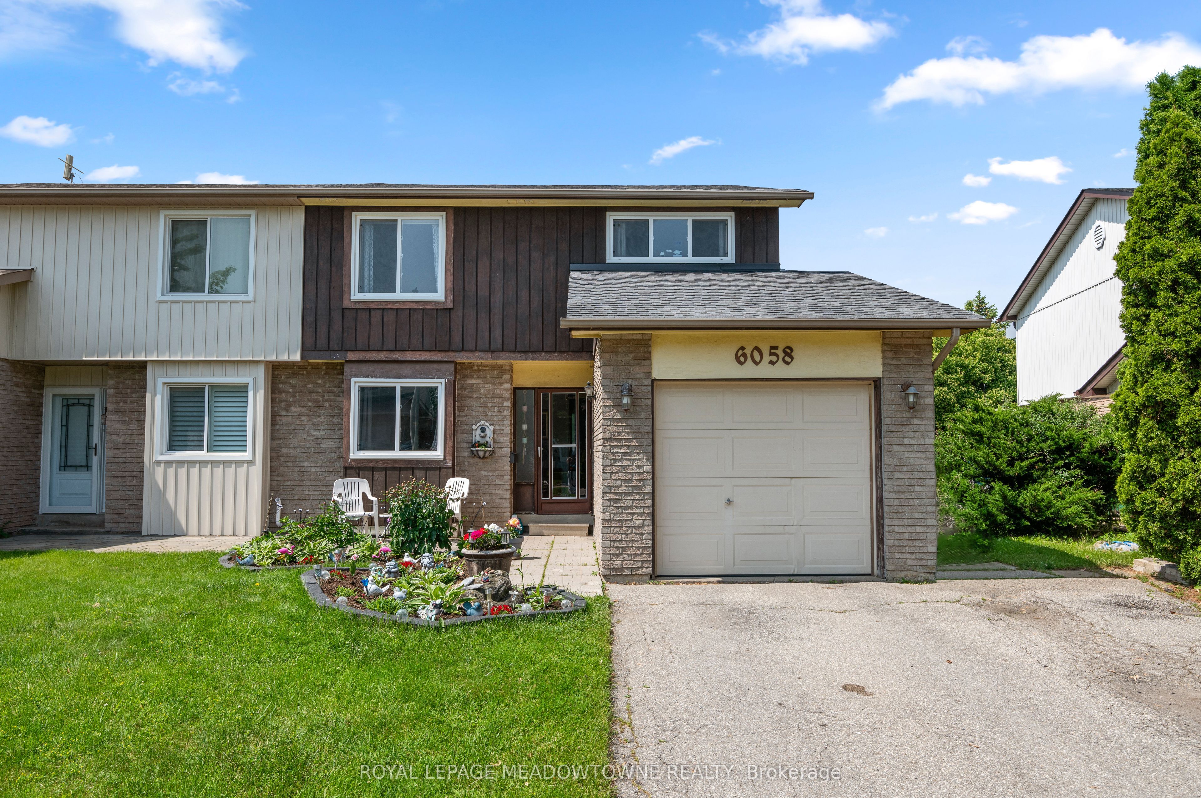 6058 Starfield Crescent Property Photo 1