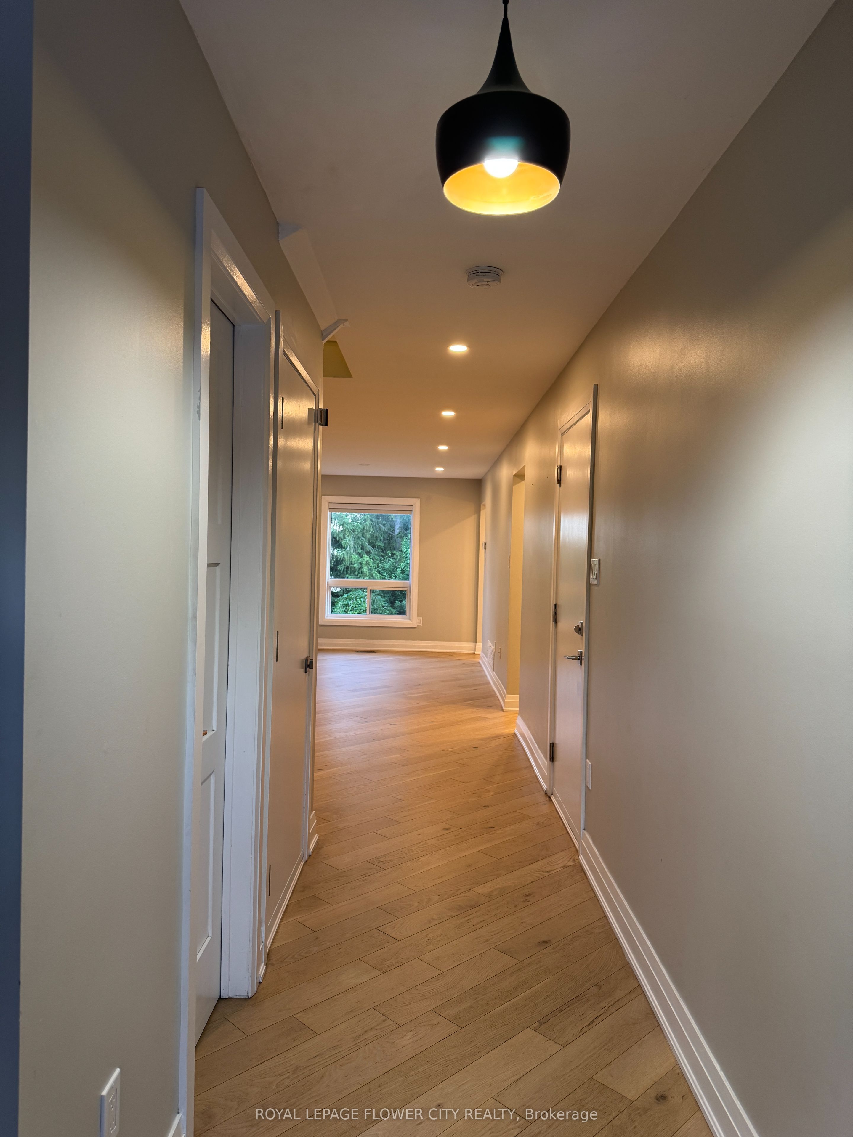 #upper - 450 Levanna Lane Property Photo 4