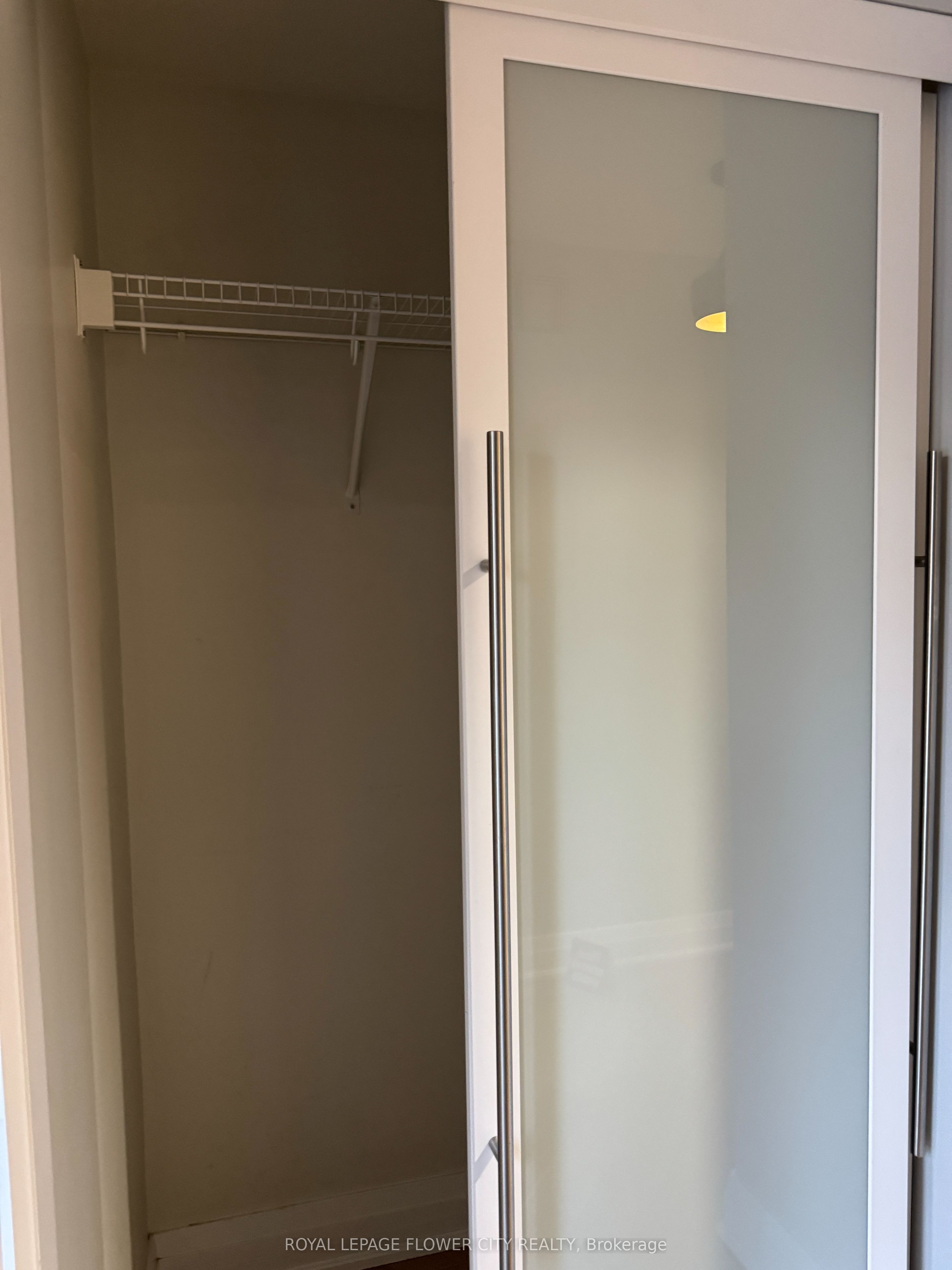 #upper - 450 Levanna Lane Property Photo 5