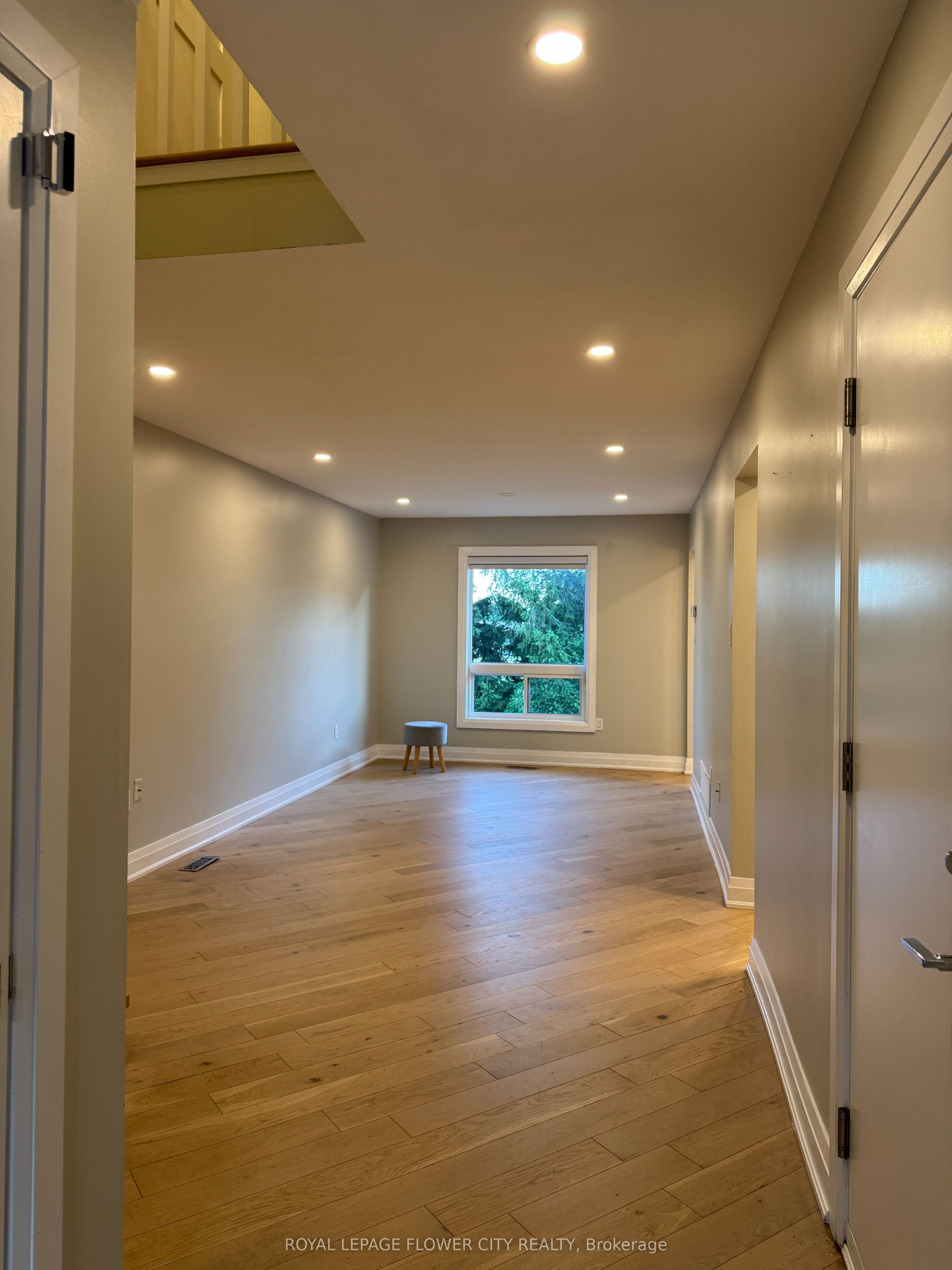 #upper - 450 Levanna Lane Property Photo 6