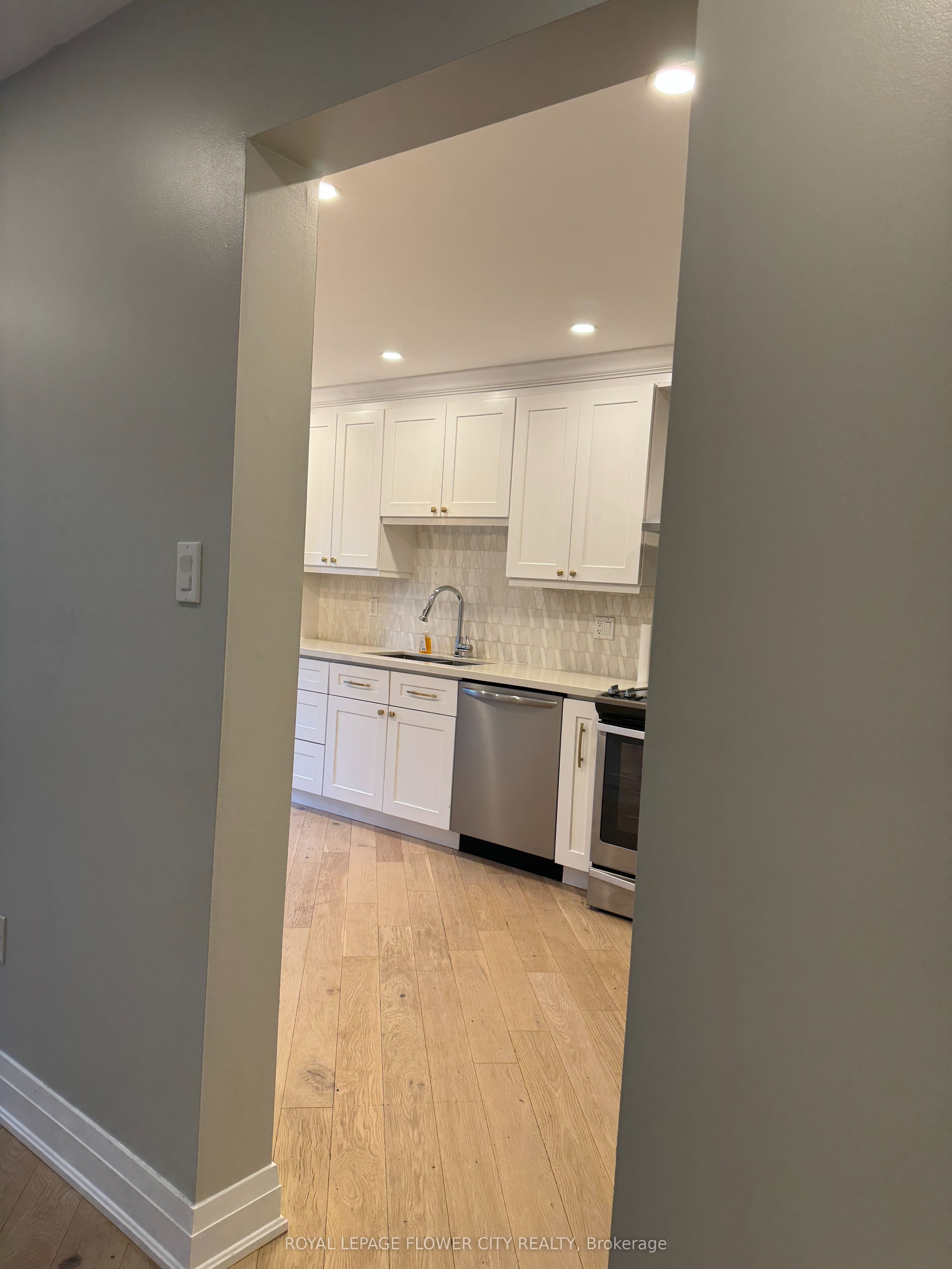 #upper - 450 Levanna Lane Property Photo 8