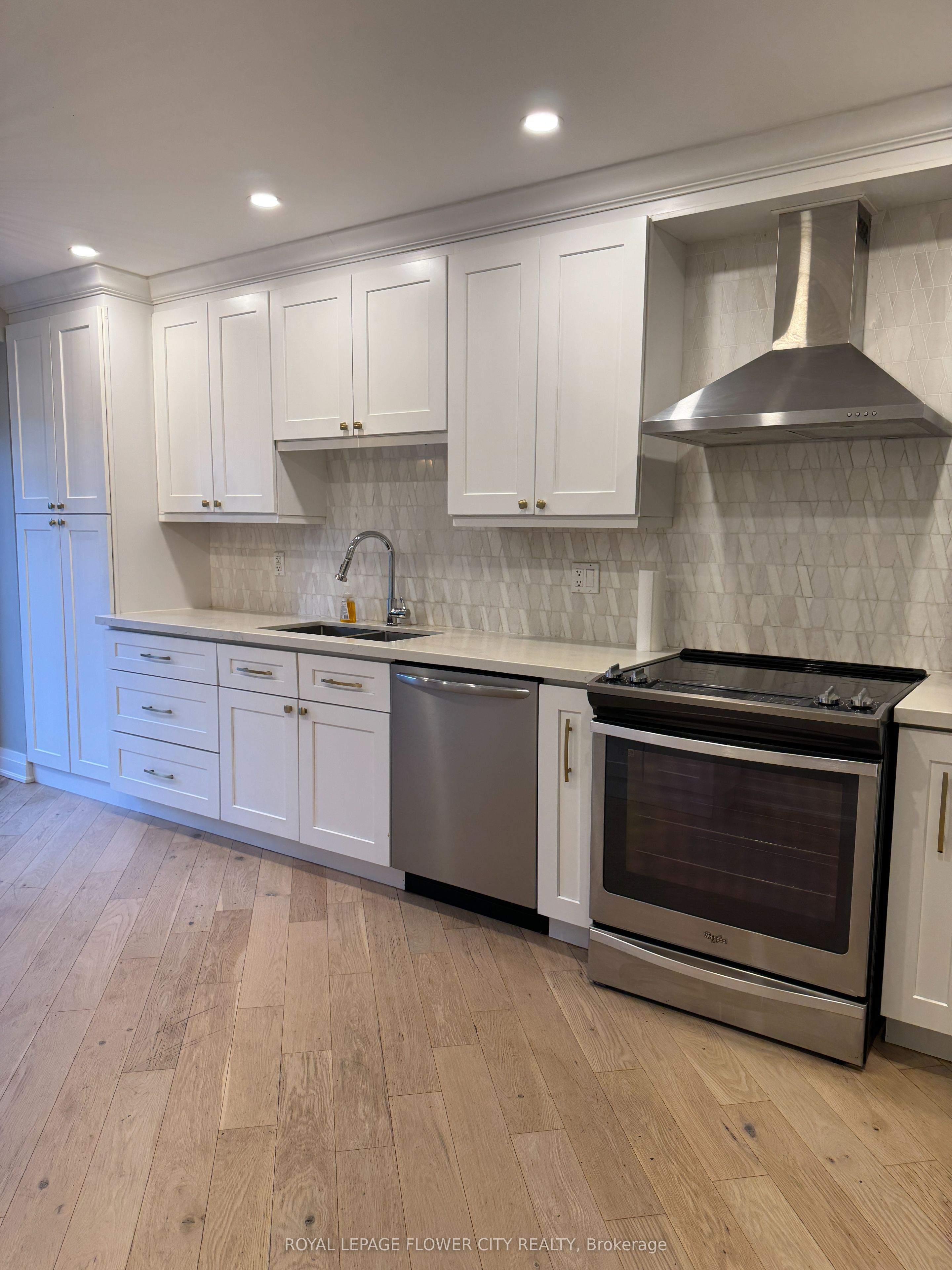 #upper - 450 Levanna Lane Property Photo 10