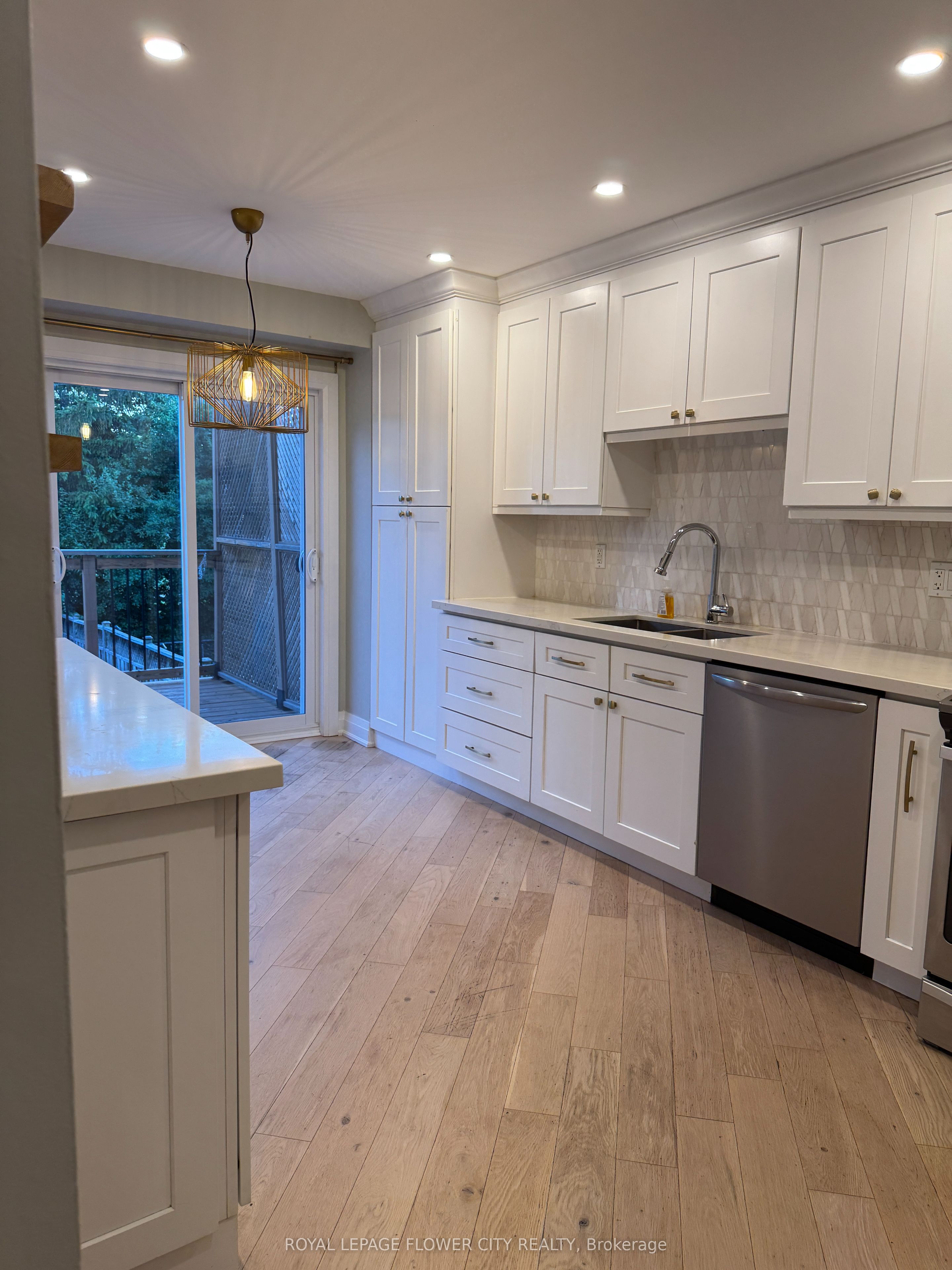 #upper - 450 Levanna Lane Property Photo 11