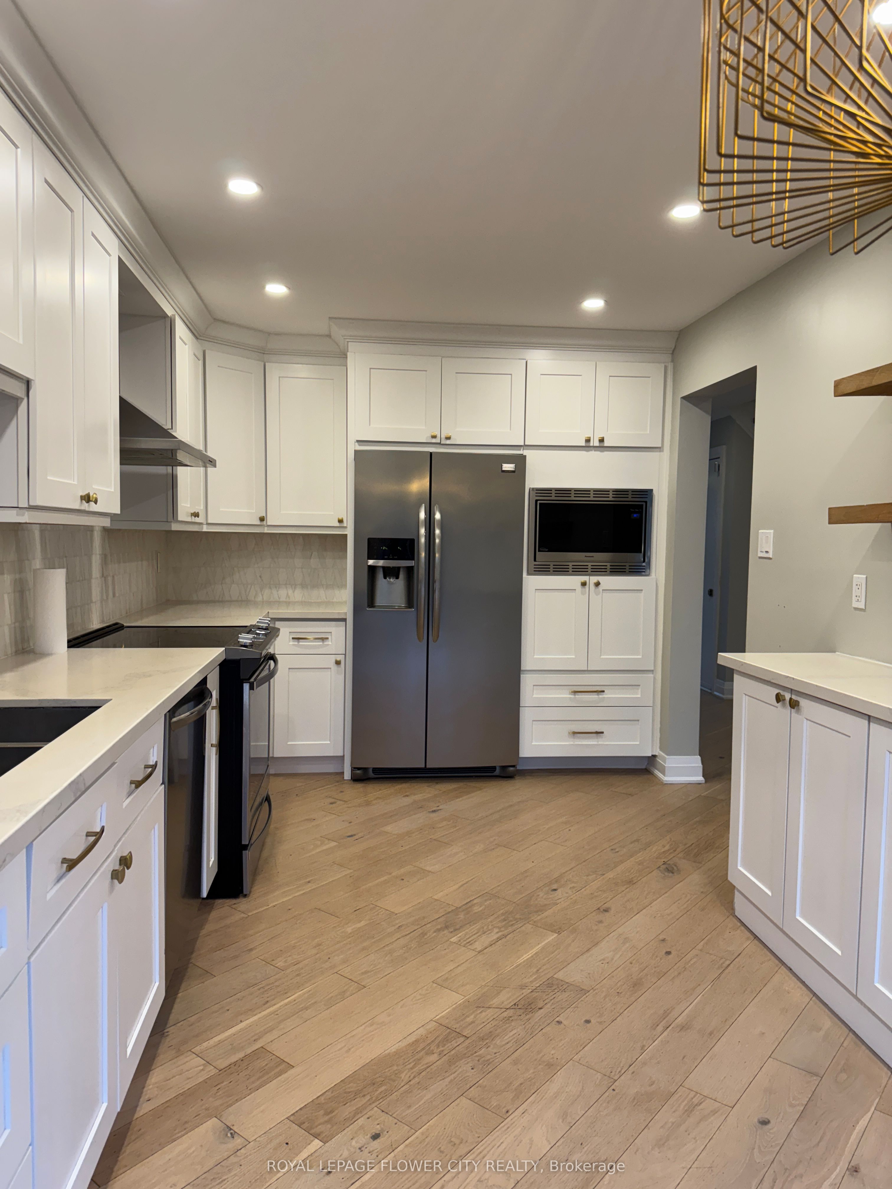 #upper - 450 Levanna Lane Property Photo 13