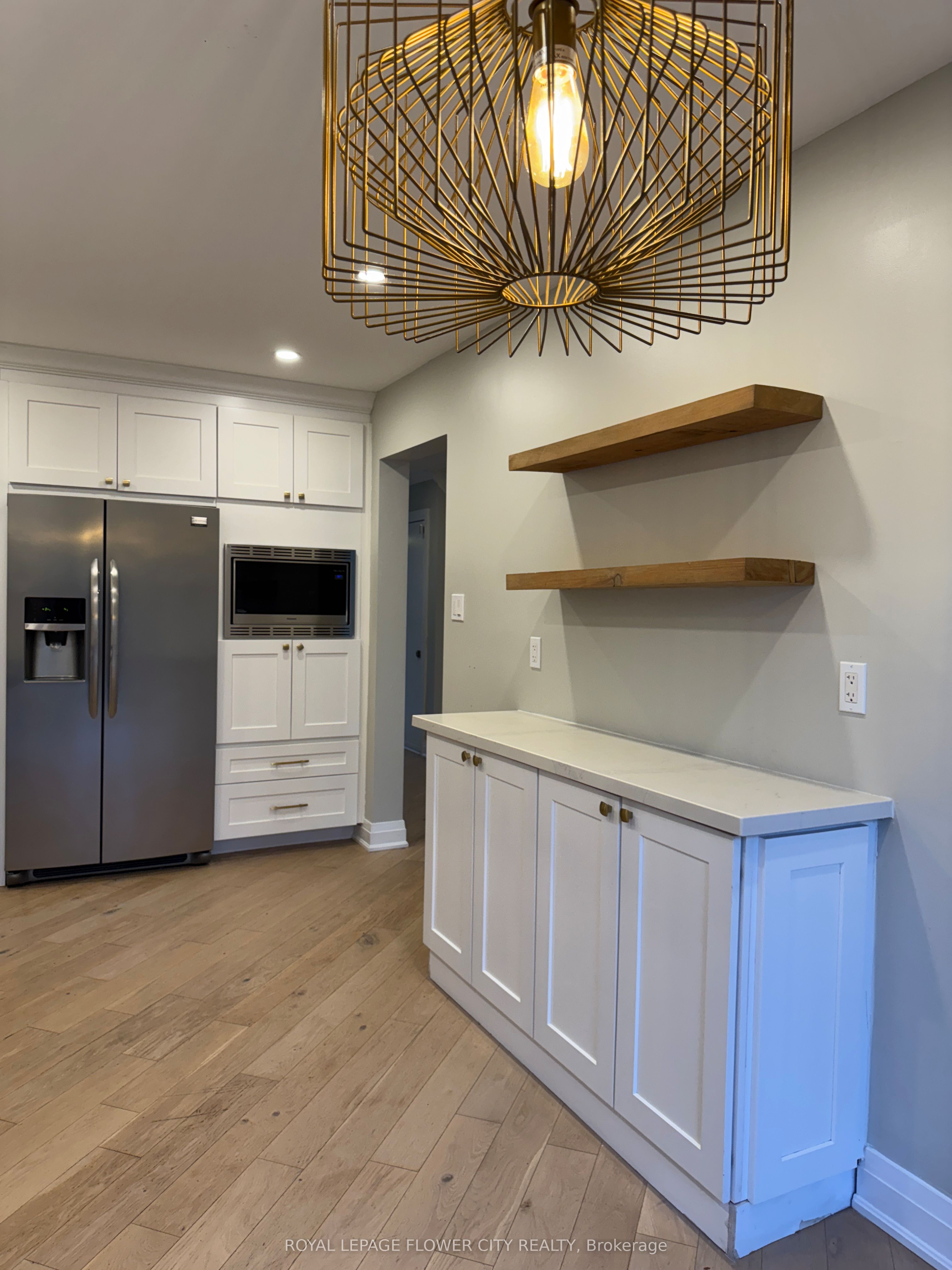 #upper - 450 Levanna Lane Property Photo 14