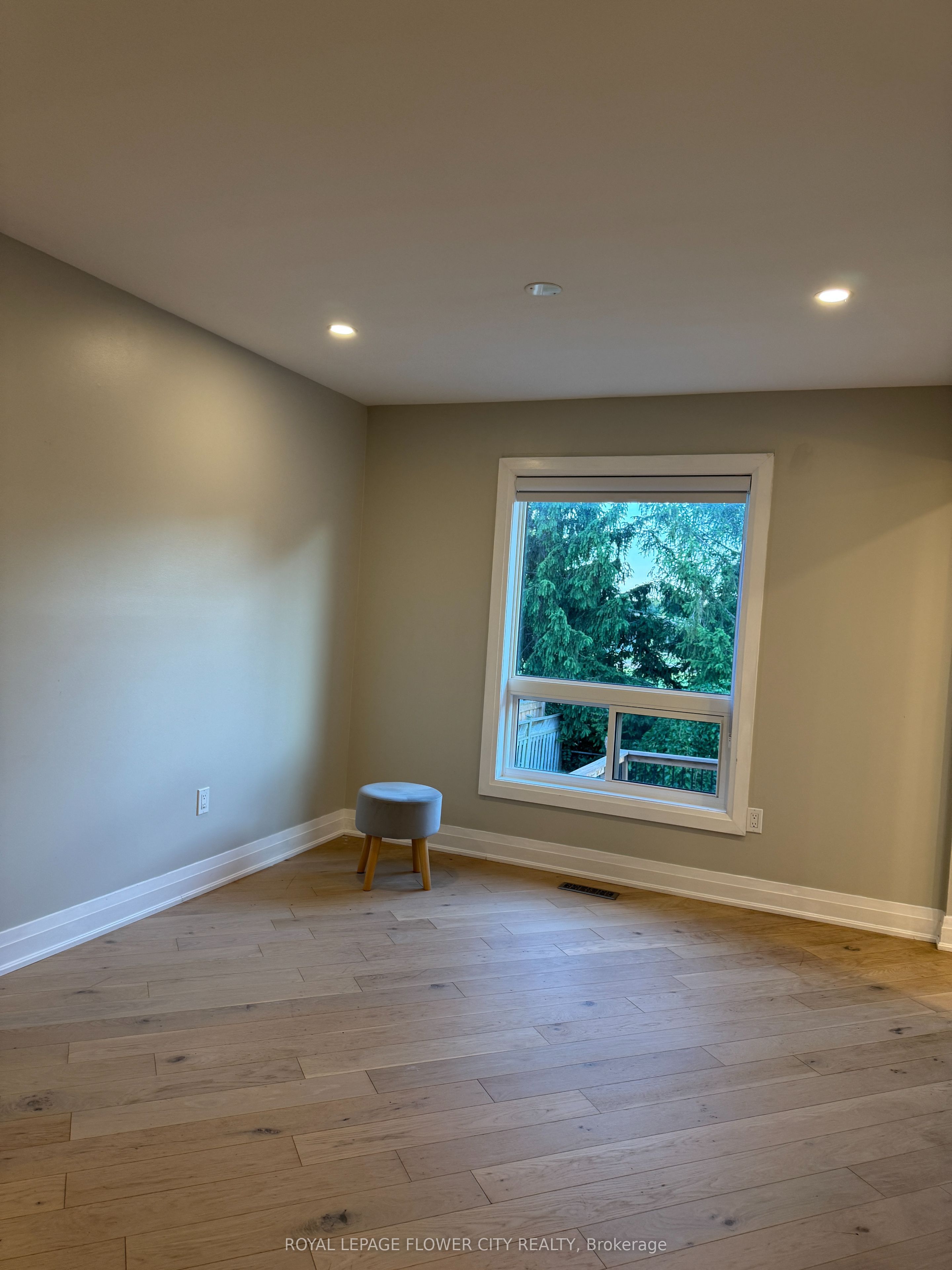 #upper - 450 Levanna Lane Property Photo 15