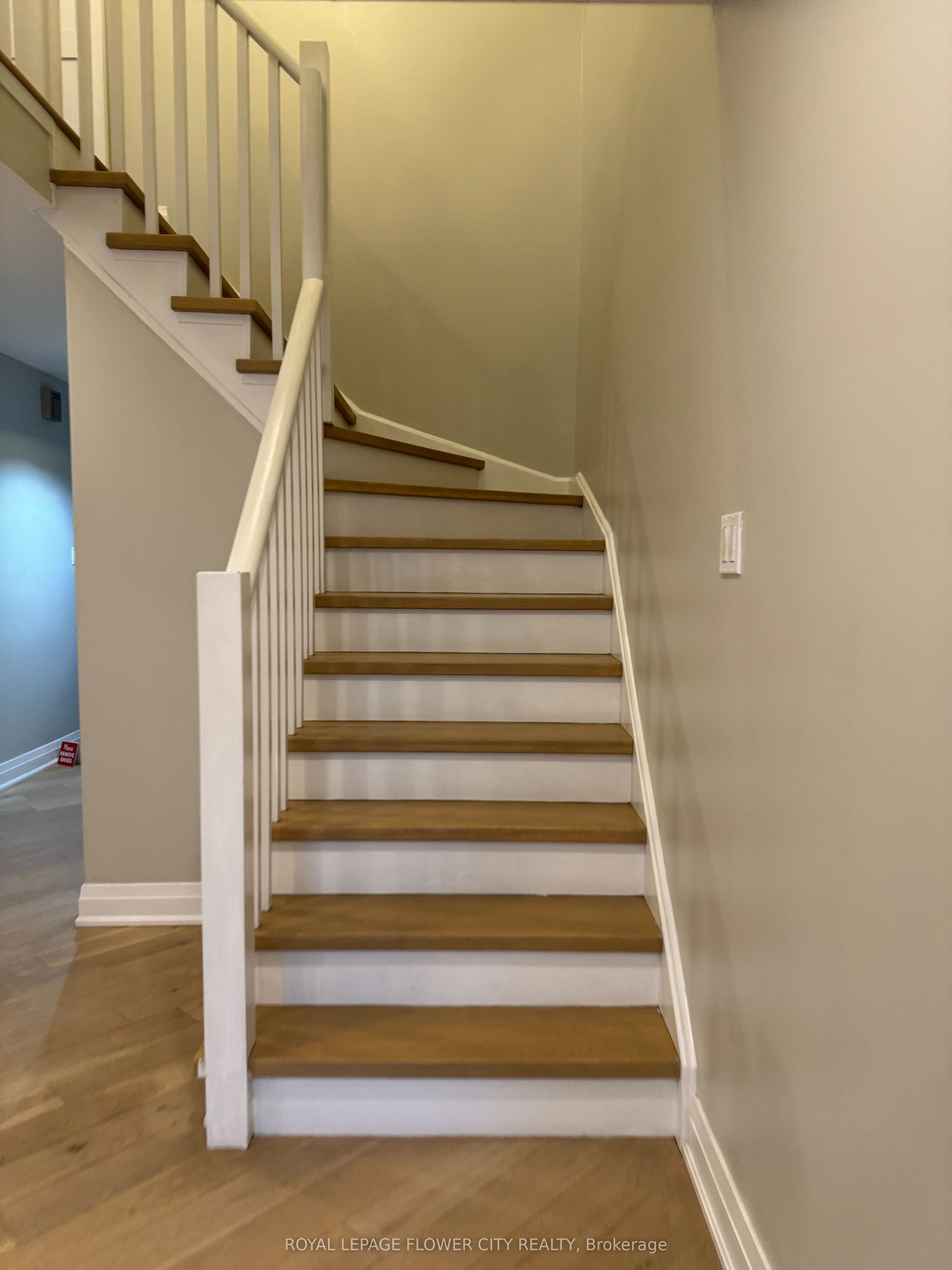 #upper - 450 Levanna Lane Property Photo 17