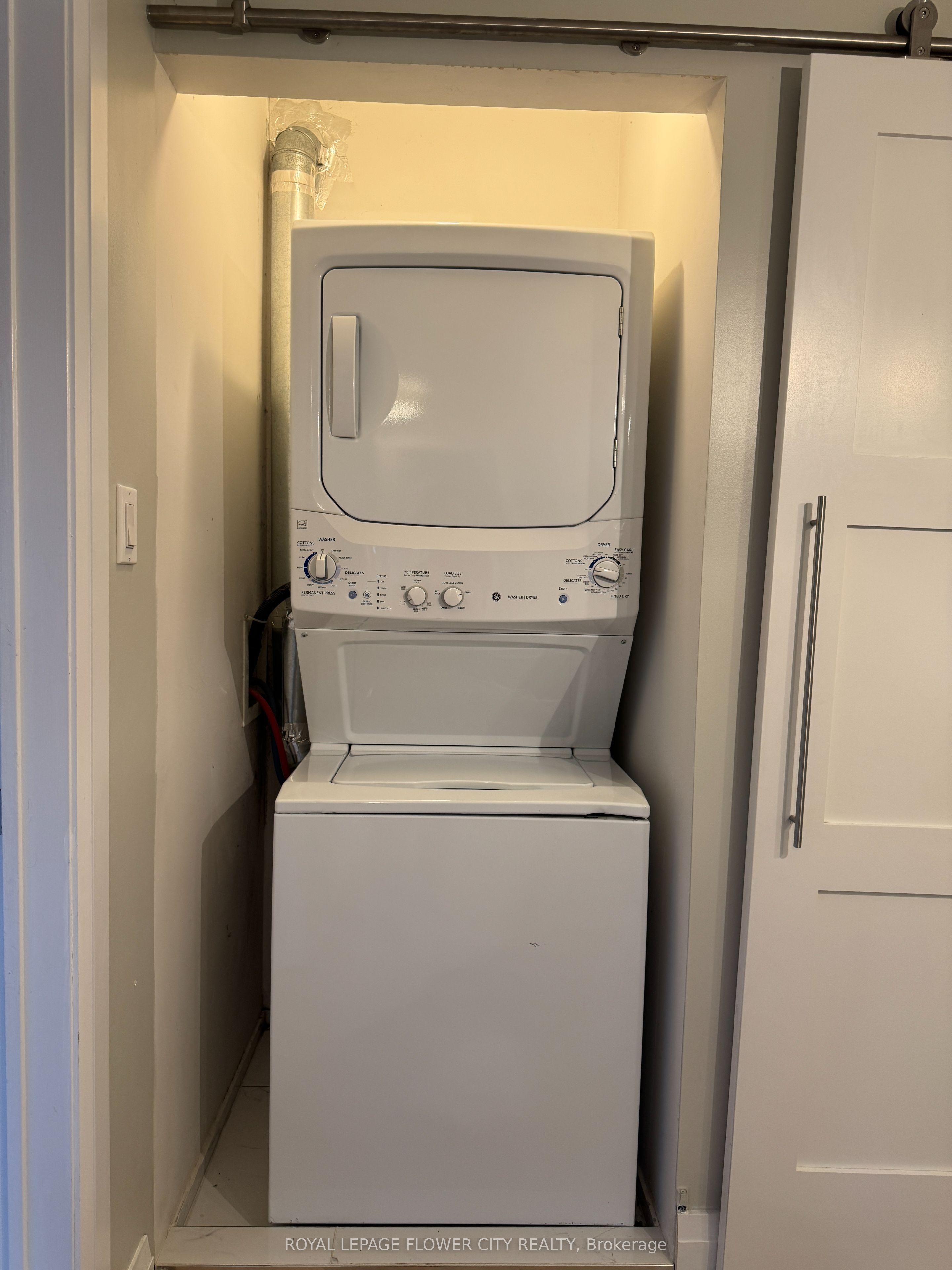 #upper - 450 Levanna Lane Property Photo 18