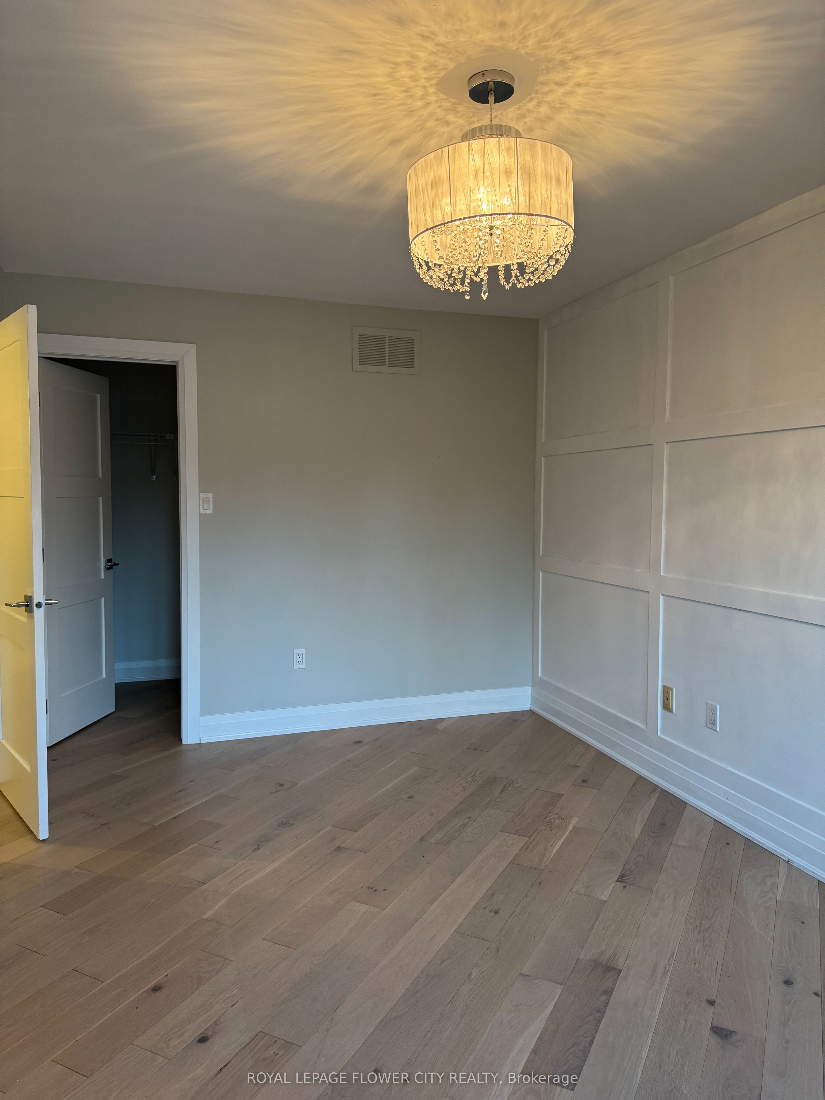 #upper - 450 Levanna Lane Property Photo 21