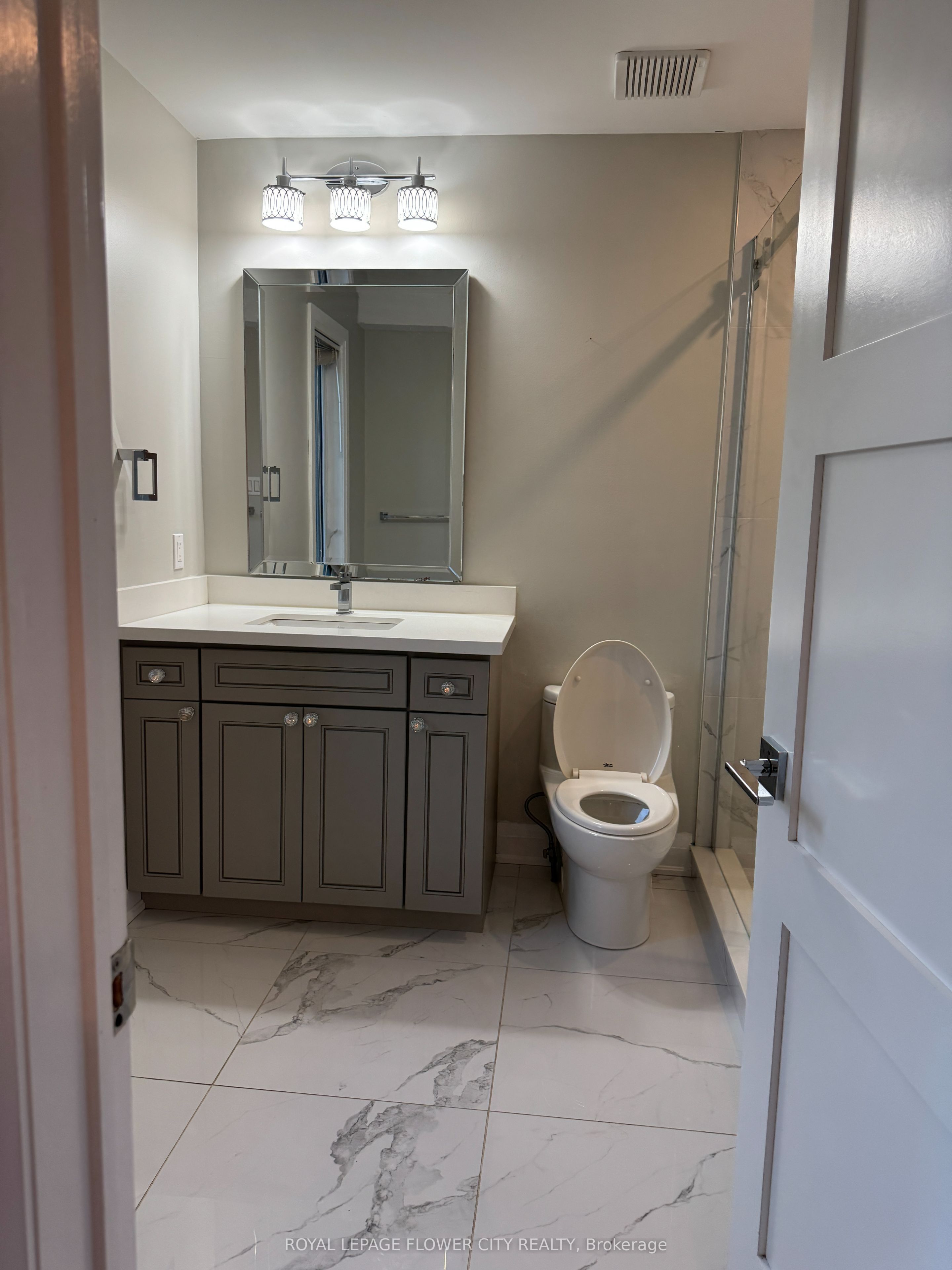 #upper - 450 Levanna Lane Property Photo 22