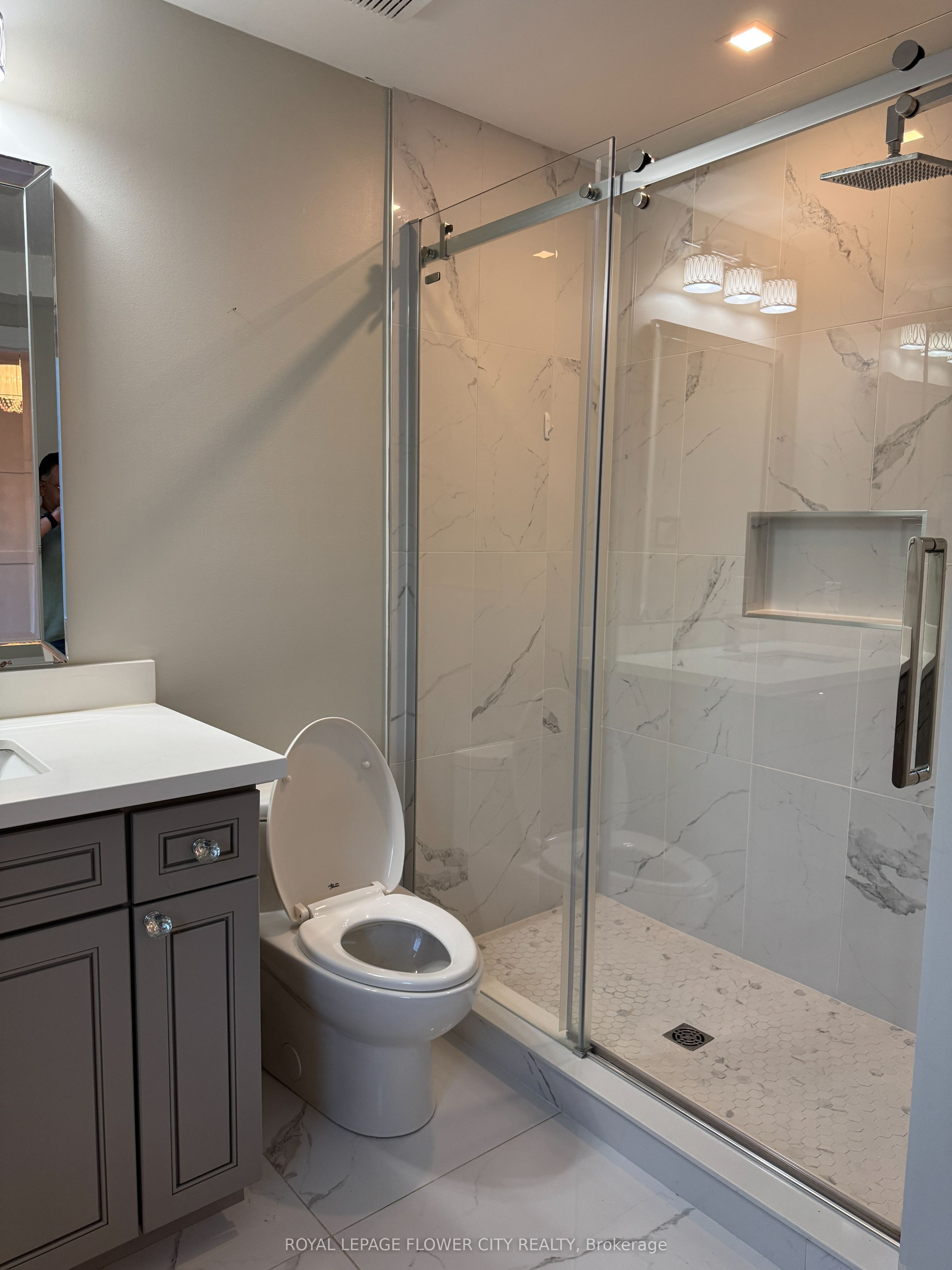 #upper - 450 Levanna Lane Property Photo 23