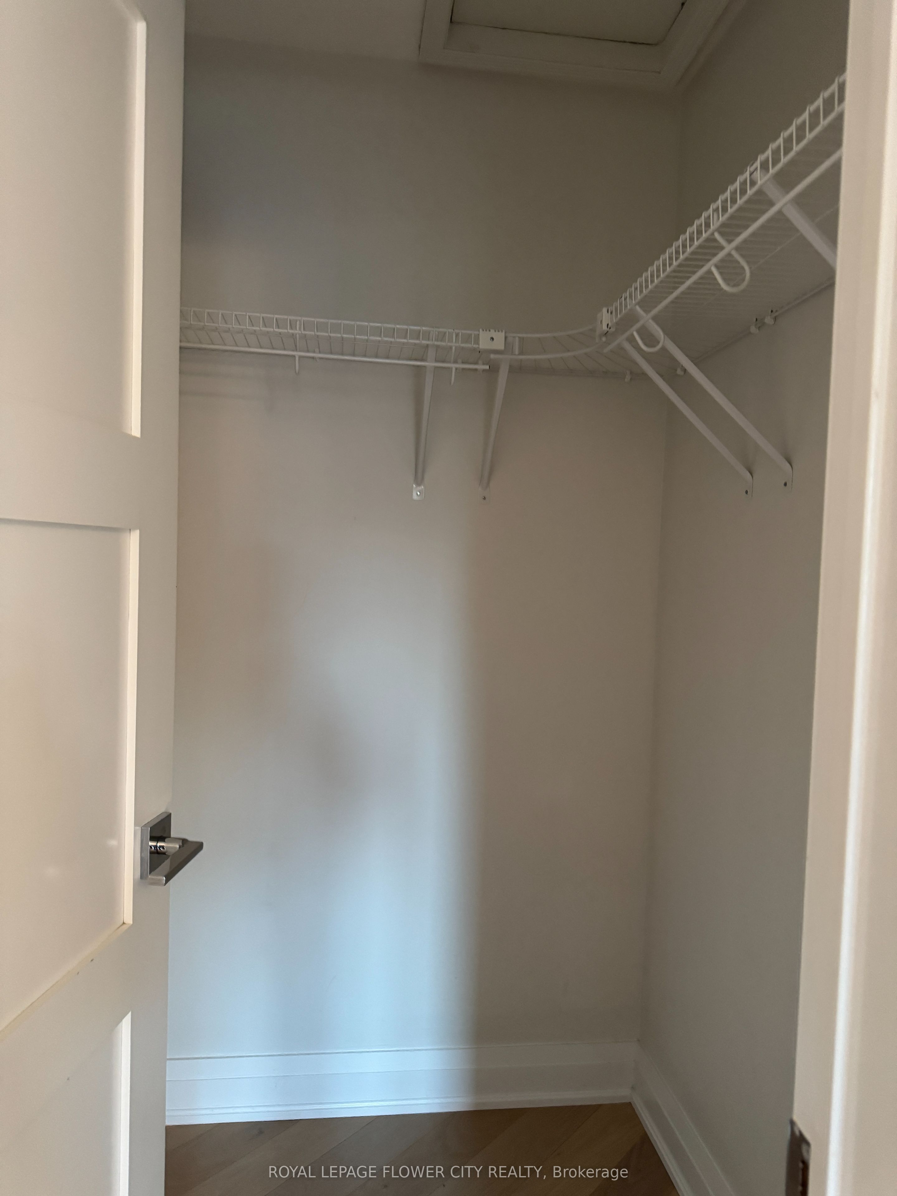 #upper - 450 Levanna Lane Property Photo 25